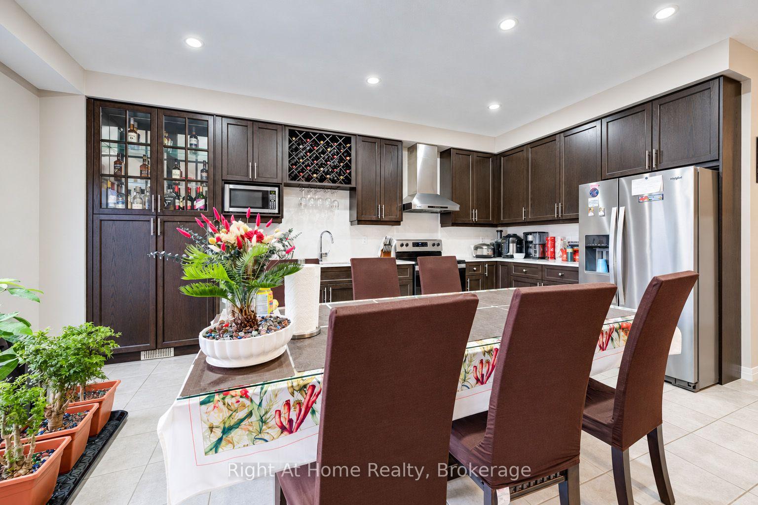 Photo 12 of 4079 Thomas Street N, Lincoln, Beamsville — HOMEH