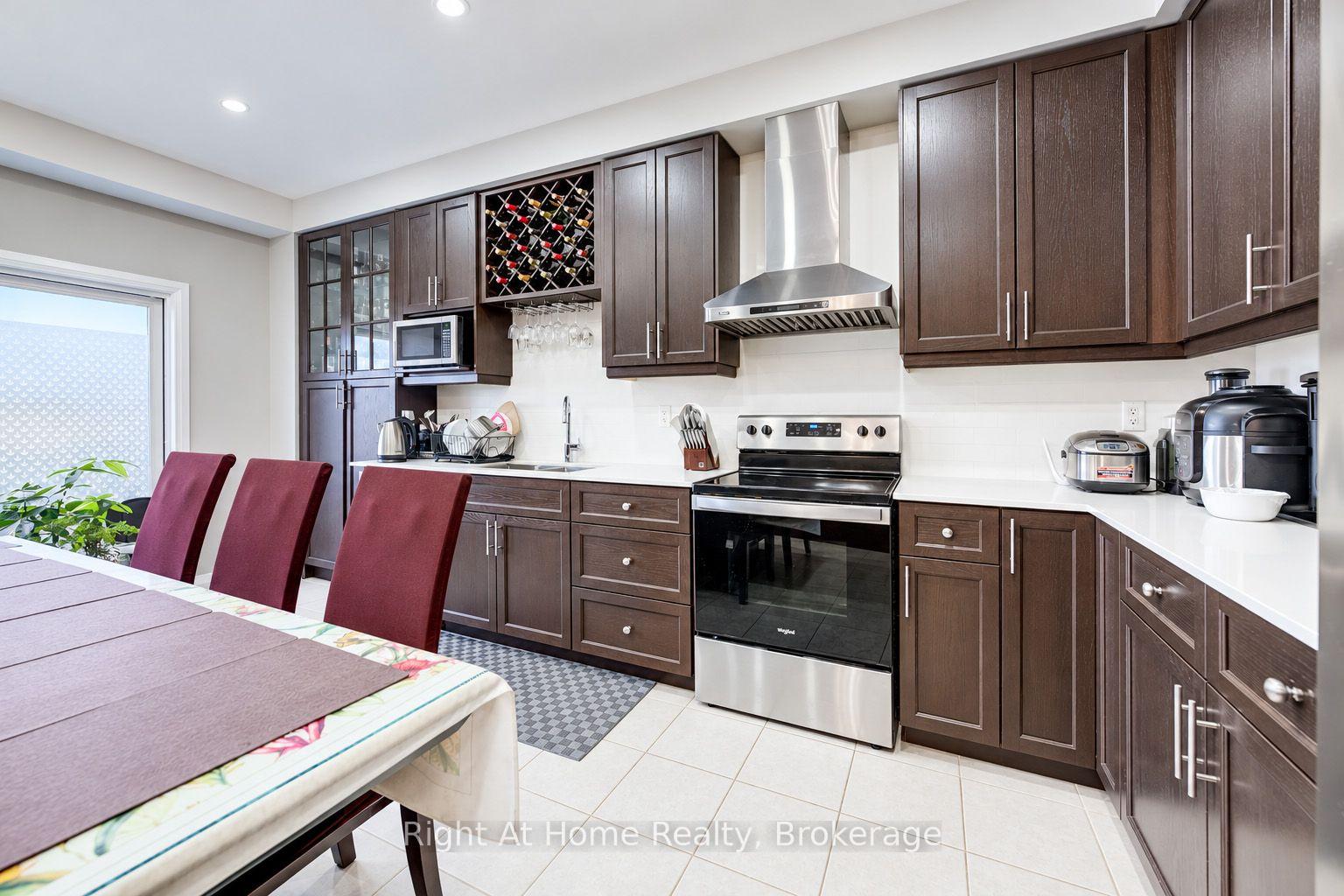 Photo 14 of 4079 Thomas Street N, Lincoln, Beamsville — HOMEH