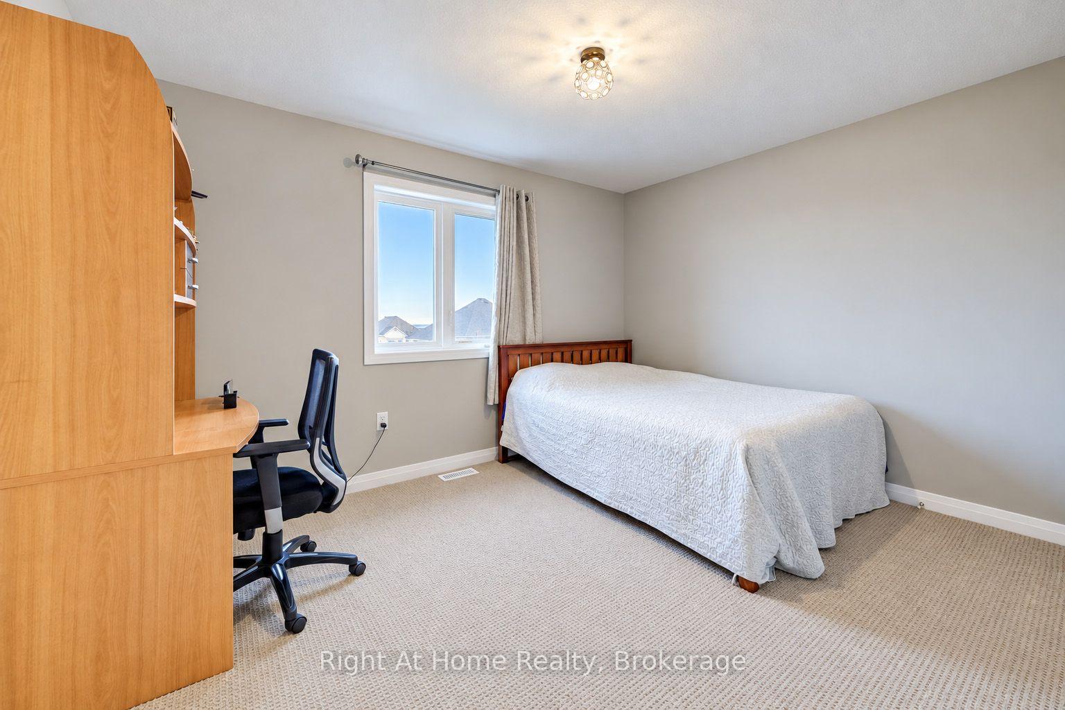 Photo 22 of 4079 Thomas Street N, Lincoln, Beamsville — HOMEH