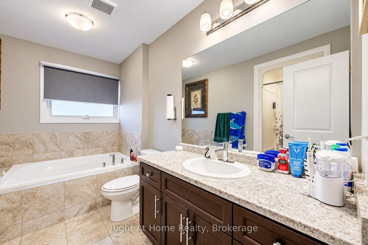 Photo 26 of 4079 Thomas Street N, Lincoln, Beamsville — HOMEH