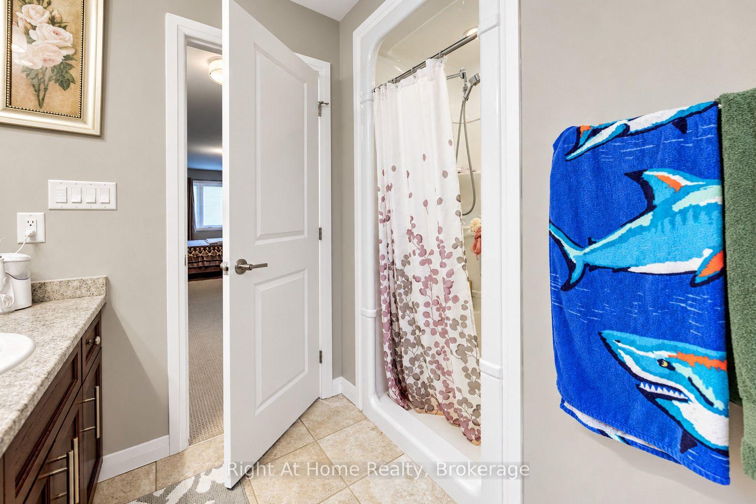 Photo 27 of 4079 Thomas Street N, Lincoln, Beamsville — HOMEH