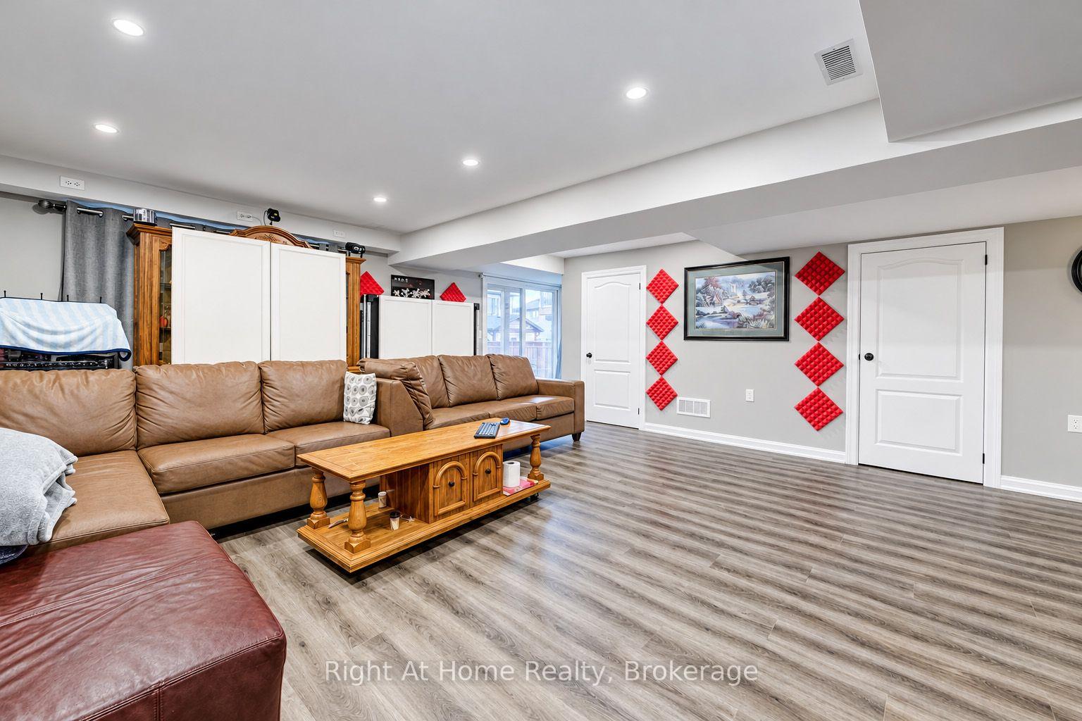 Photo 33 of 4079 Thomas Street N, Lincoln, Beamsville — HOMEH