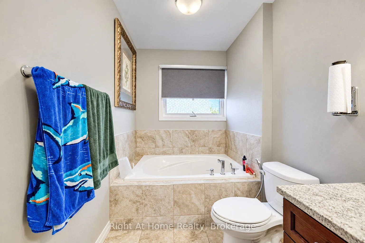 Photo 28 of 4079 Thomas Street N, Lincoln, Beamsville — HOMEH