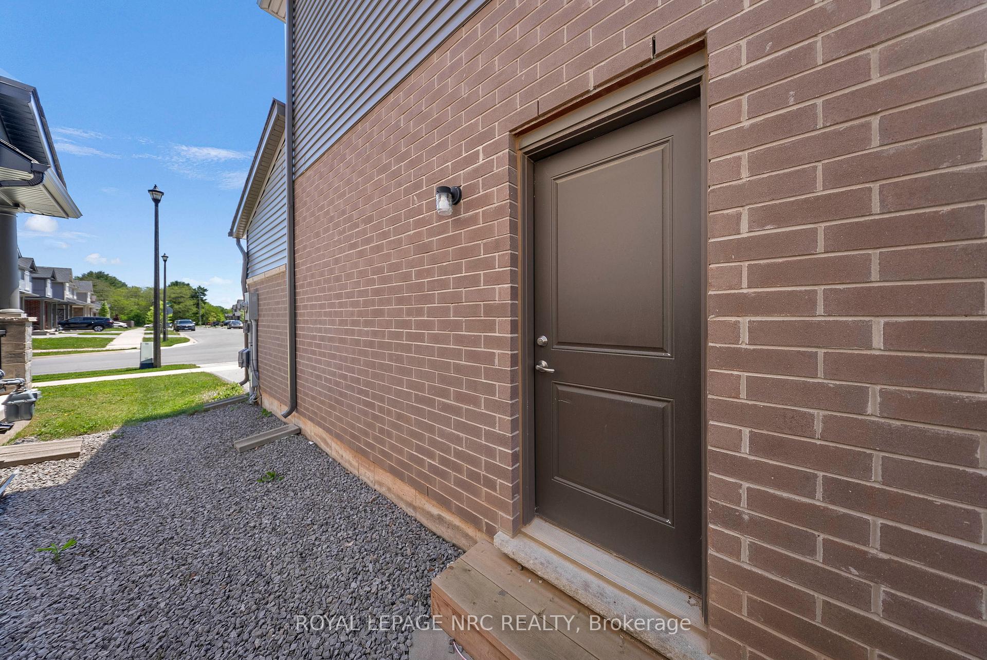 Photo 11 of 12 Swan Avenue, Pelham, Fonthill — HOMEH