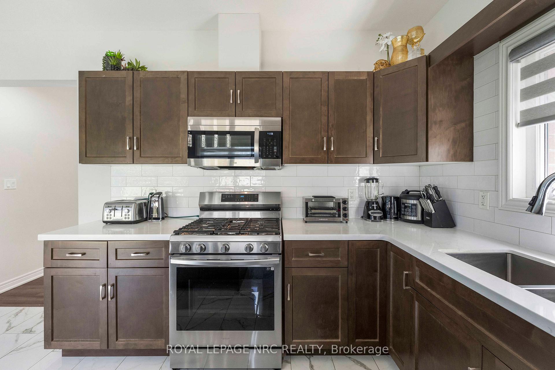 Photo 13 of 12 Swan Avenue, Pelham, Fonthill — HOMEH