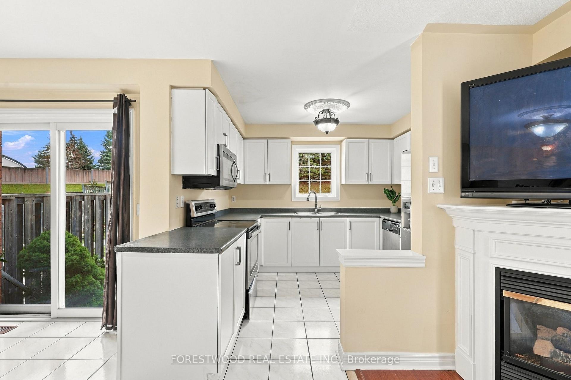 Photo 4 of 117 Checkerberry Crescent, Brampton, Sandringham-Wellington — HOMEH