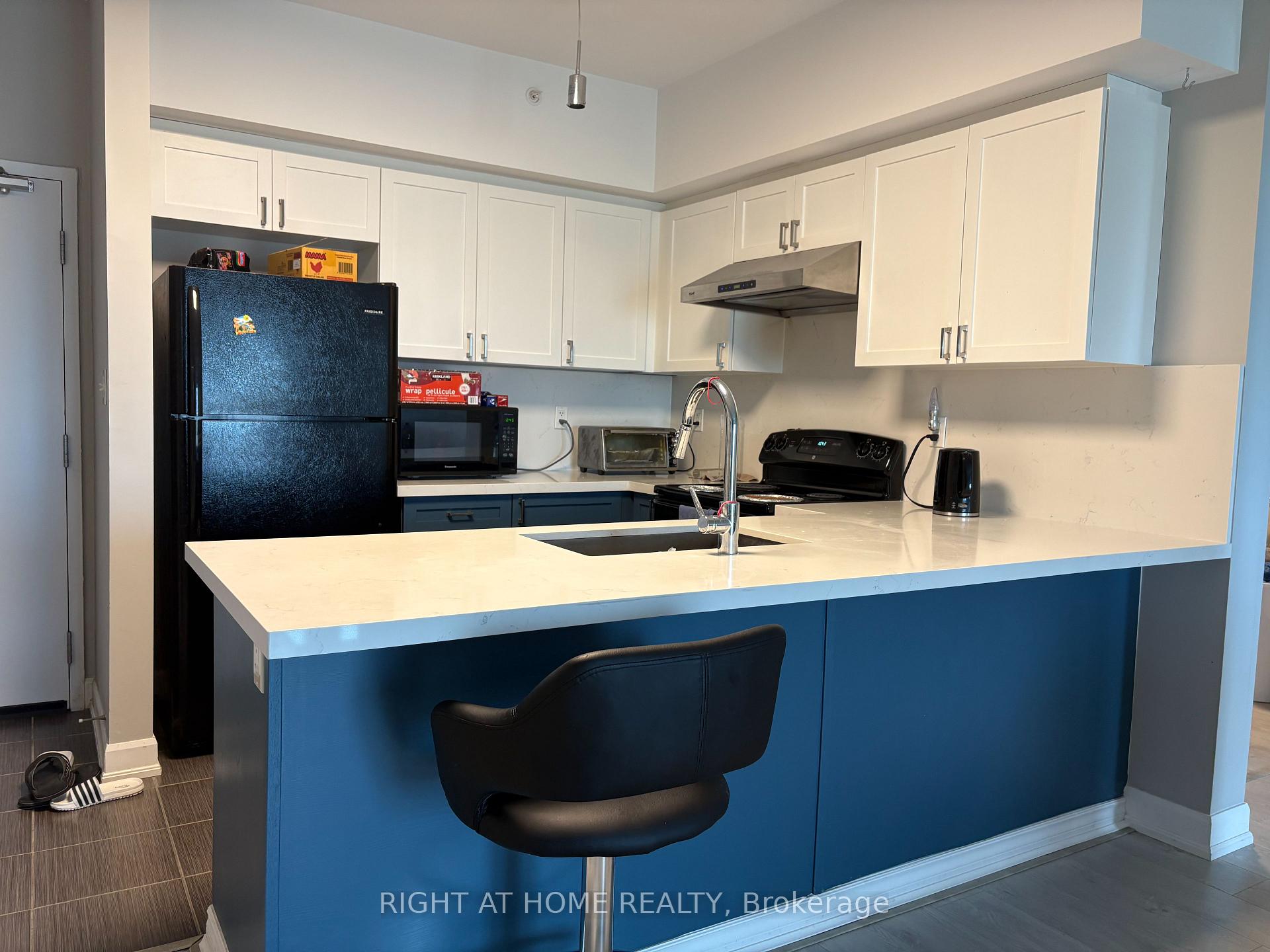 Photo 3 of Unit 305, 299 Cundles Road E, Barrie, Alliance — HOMEH