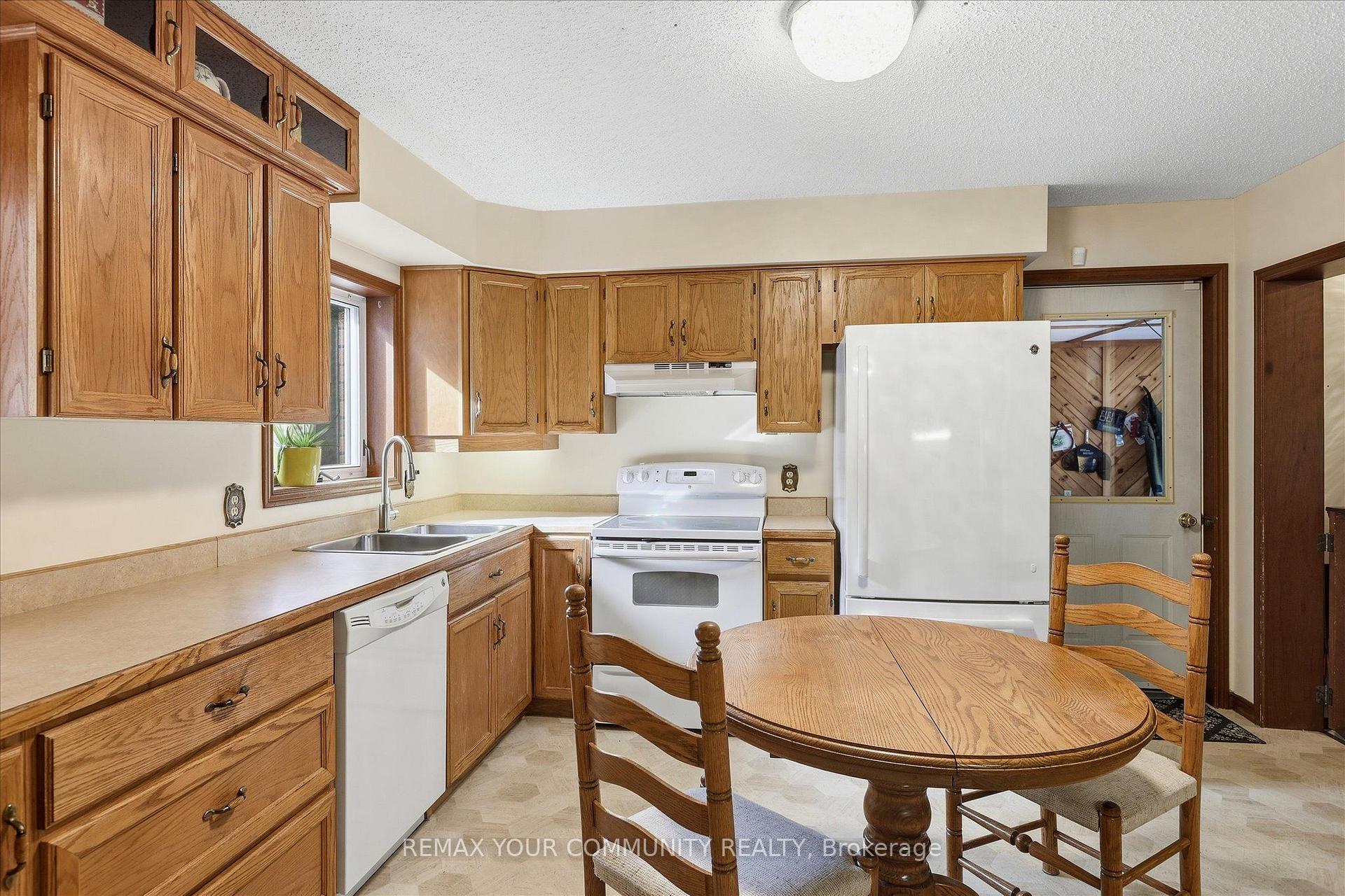 Photo 13 of 747 Long Beach Road, Kawartha Lakes, Fenelon — HOMEH