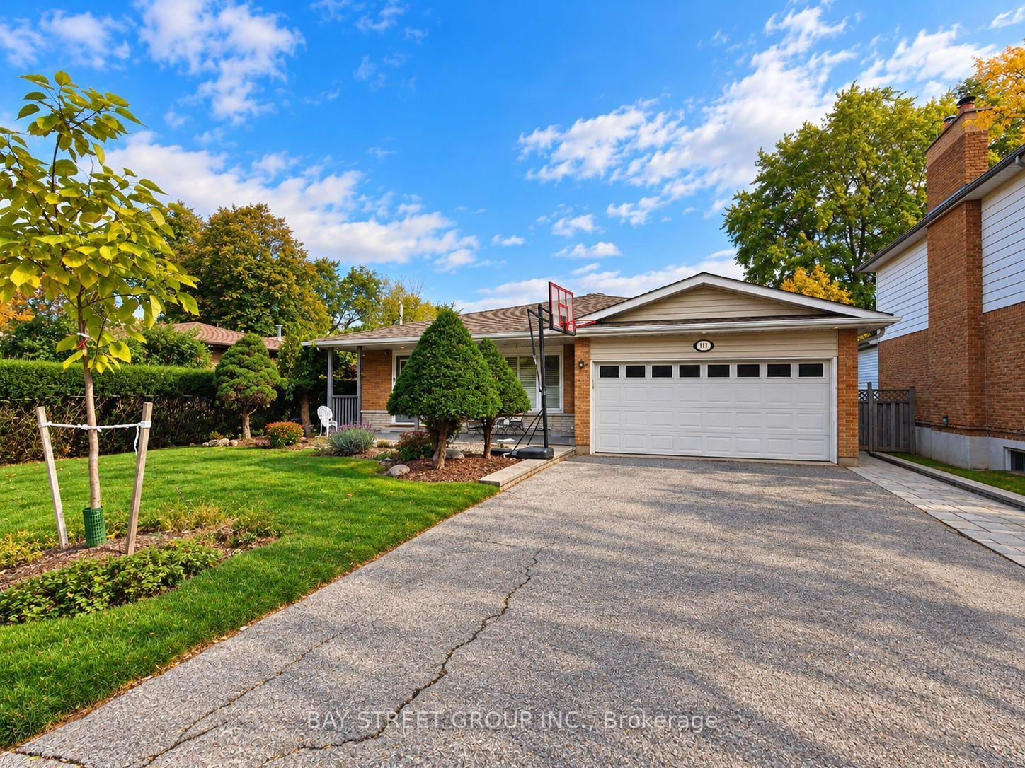 Photo 2 of 111 Fred Varley Drive, Markham, Unionville — HOMEH