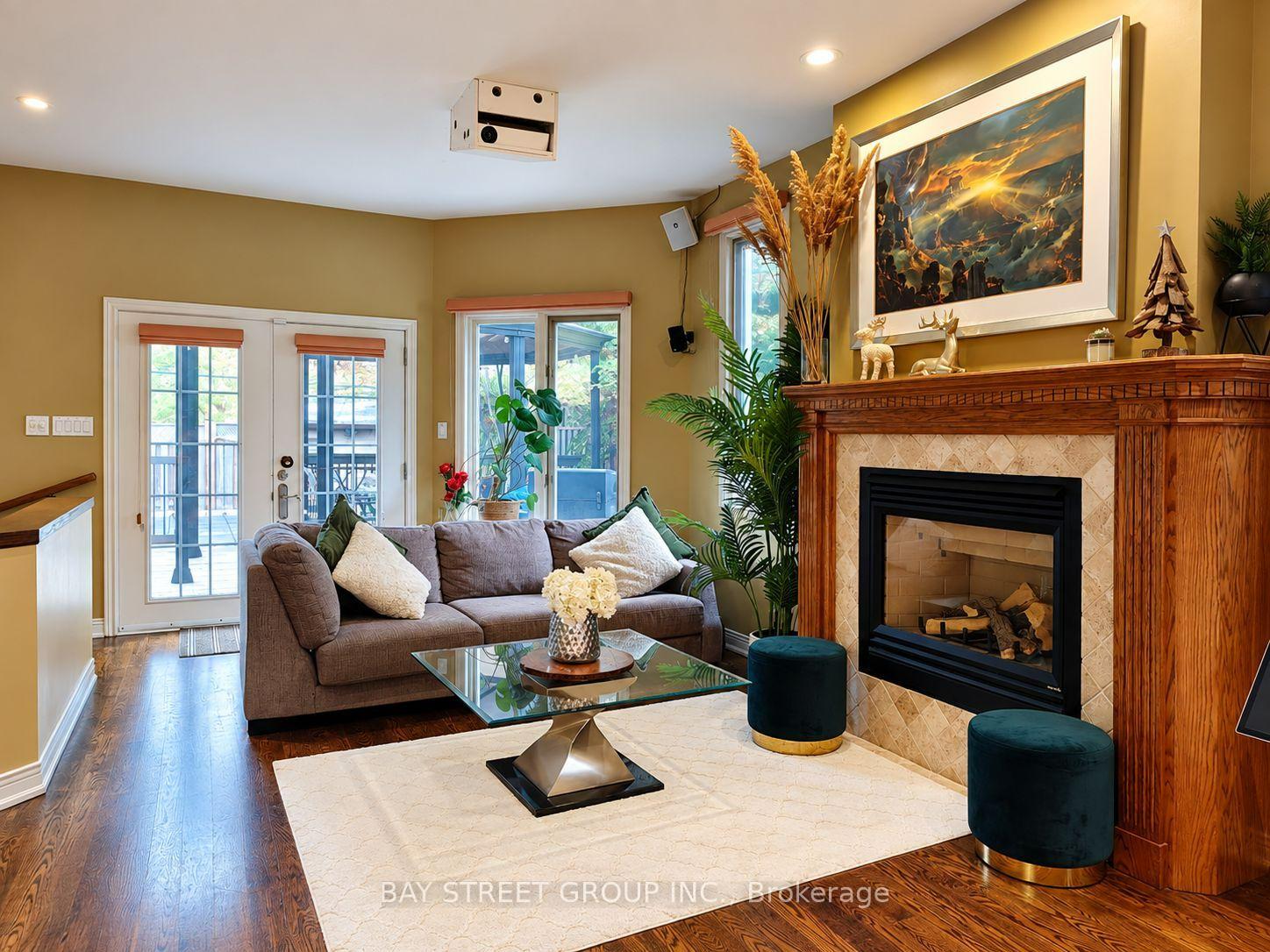 Photo 4 of 111 Fred Varley Drive, Markham, Unionville — HOMEH