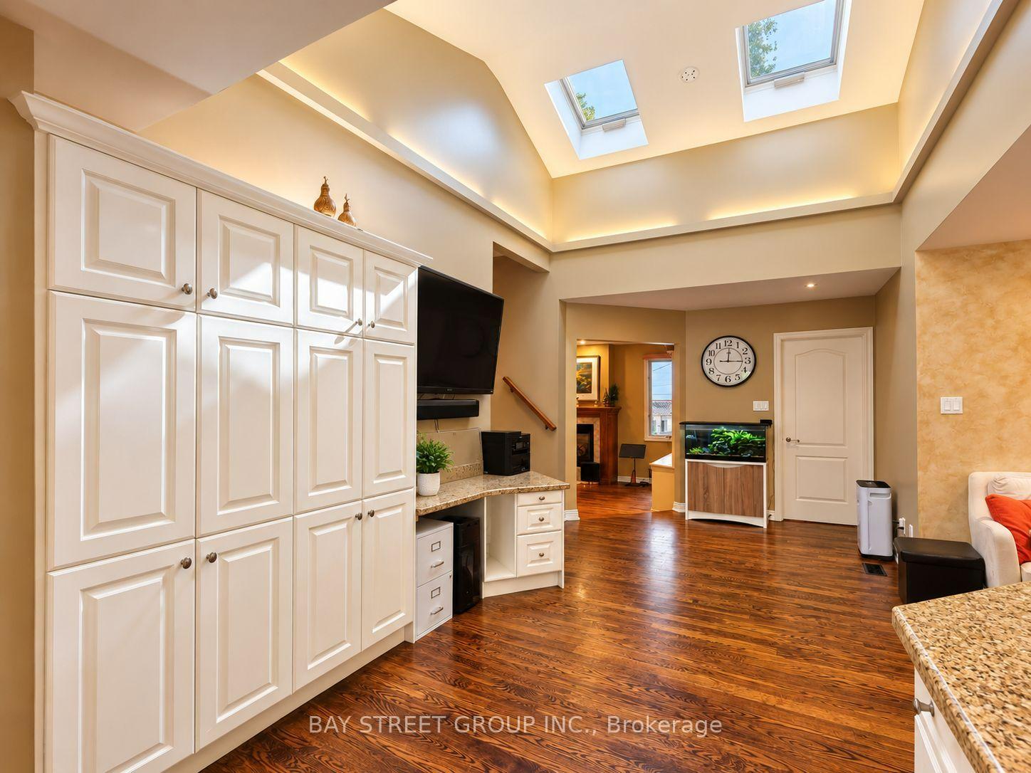Photo 6 of 111 Fred Varley Drive, Markham, Unionville — HOMEH