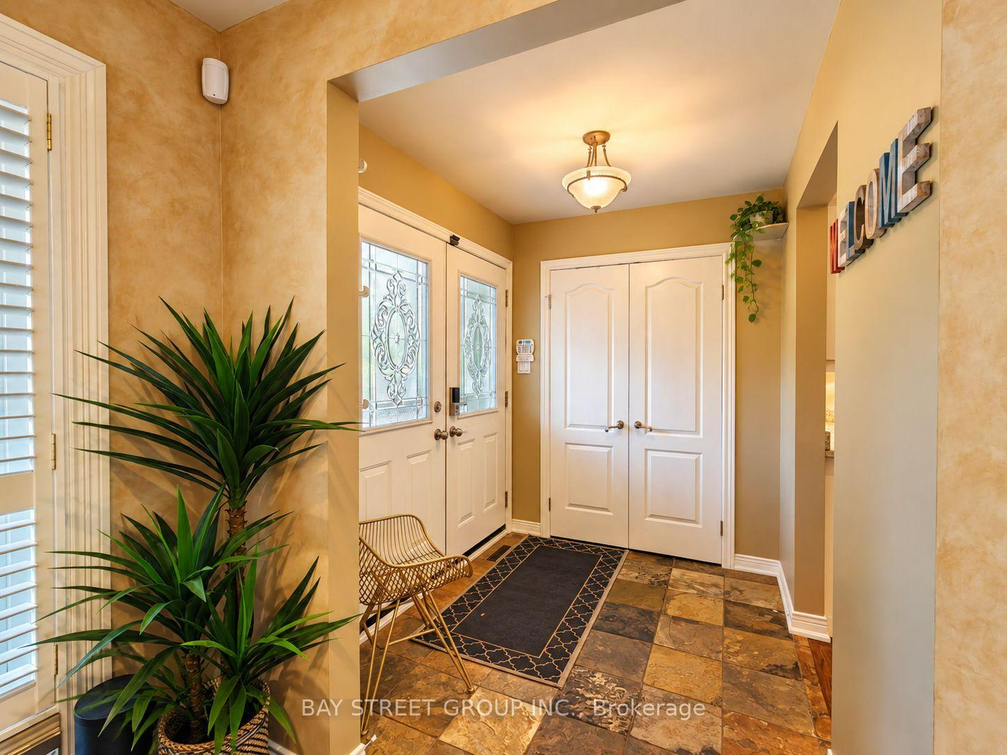 Photo 7 of 111 Fred Varley Drive, Markham, Unionville — HOMEH