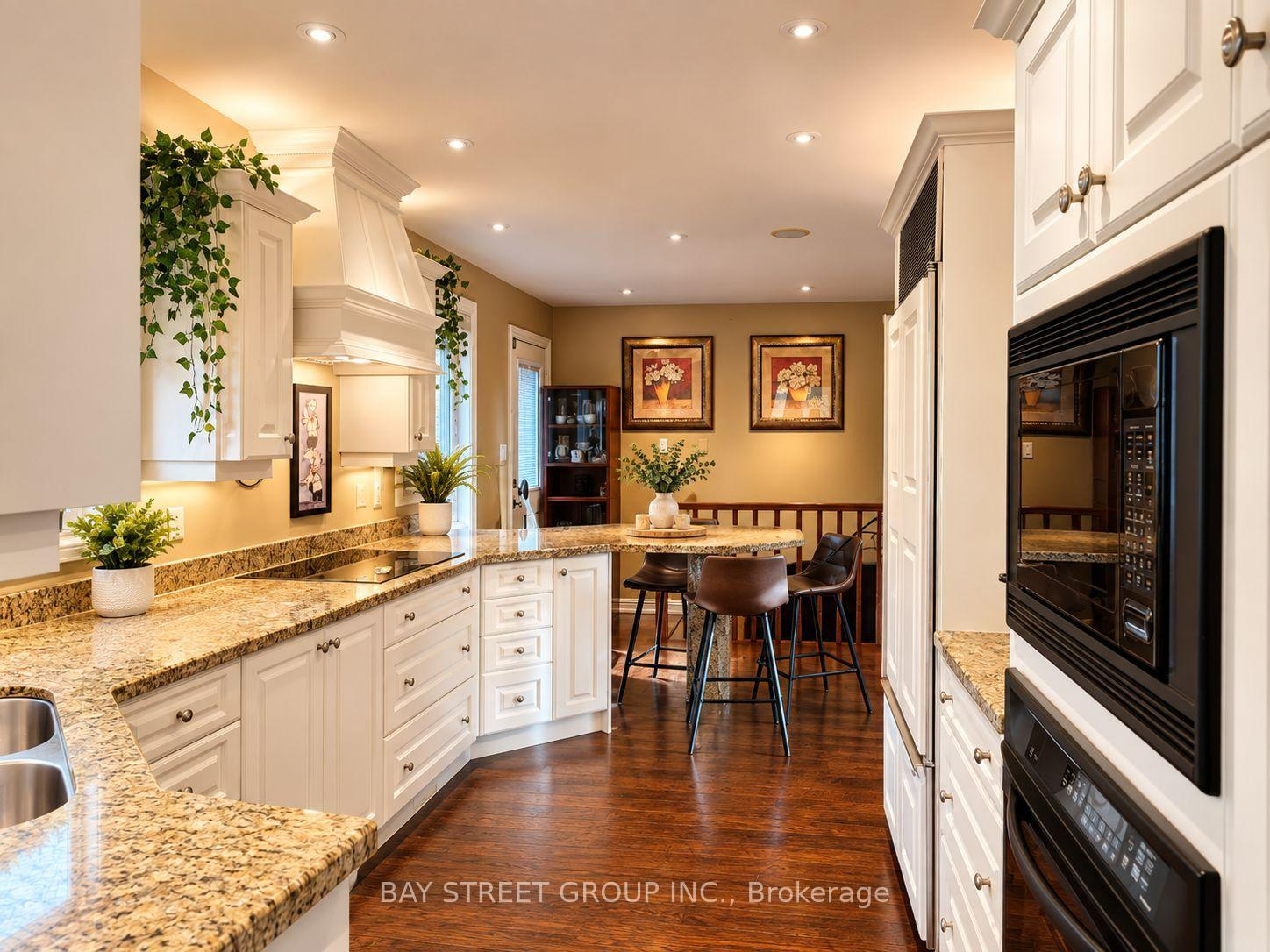 Photo 12 of 111 Fred Varley Drive, Markham, Unionville — HOMEH