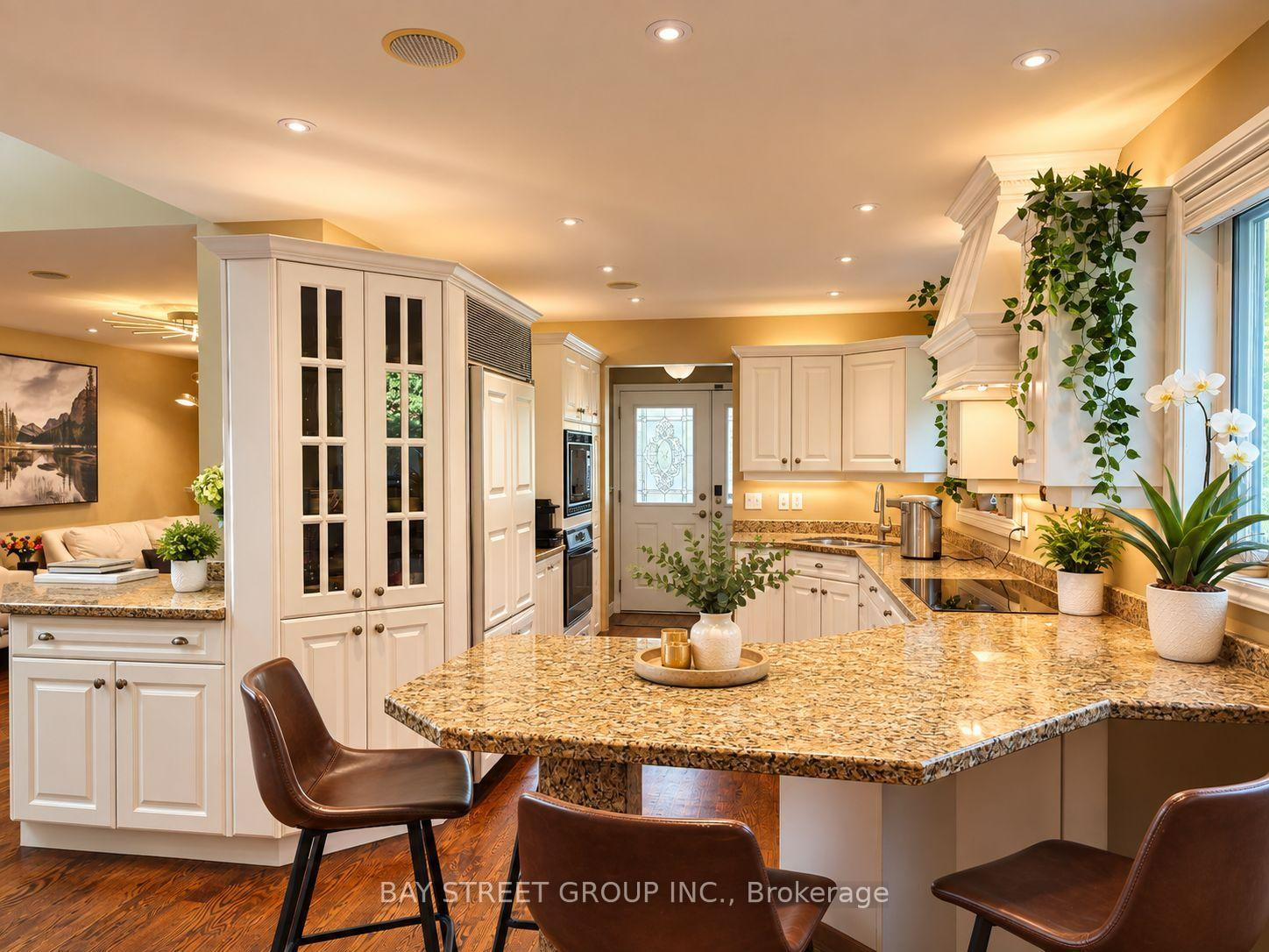 Photo 13 of 111 Fred Varley Drive, Markham, Unionville — HOMEH