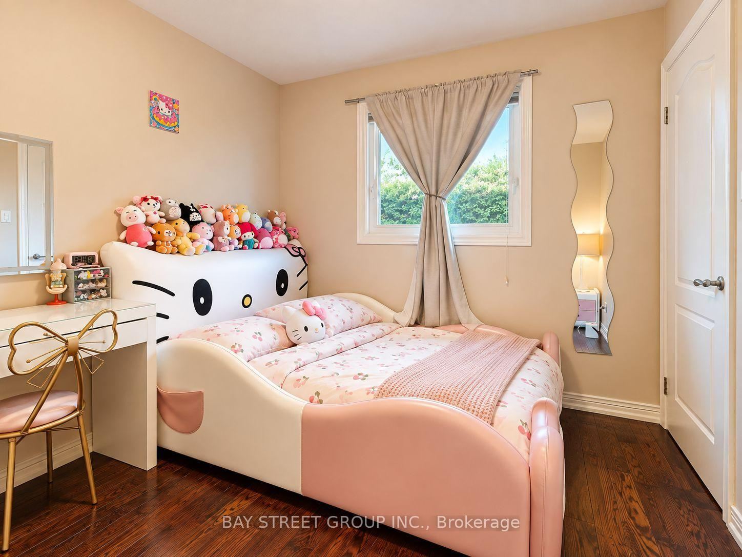 Photo 16 of 111 Fred Varley Drive, Markham, Unionville — HOMEH