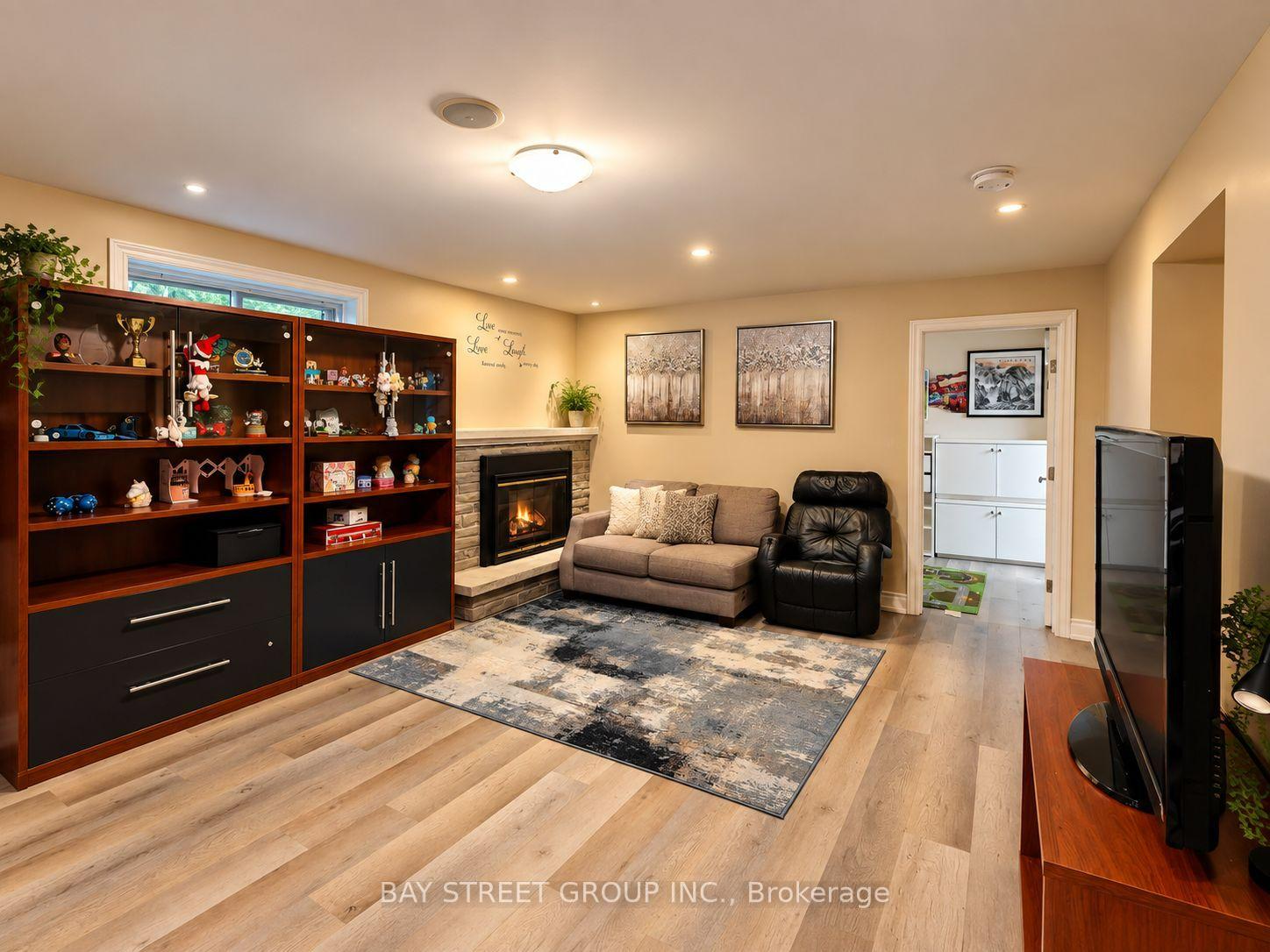 Photo 19 of 111 Fred Varley Drive, Markham, Unionville — HOMEH
