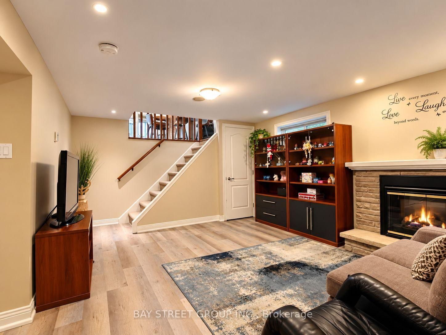 Photo 20 of 111 Fred Varley Drive, Markham, Unionville — HOMEH