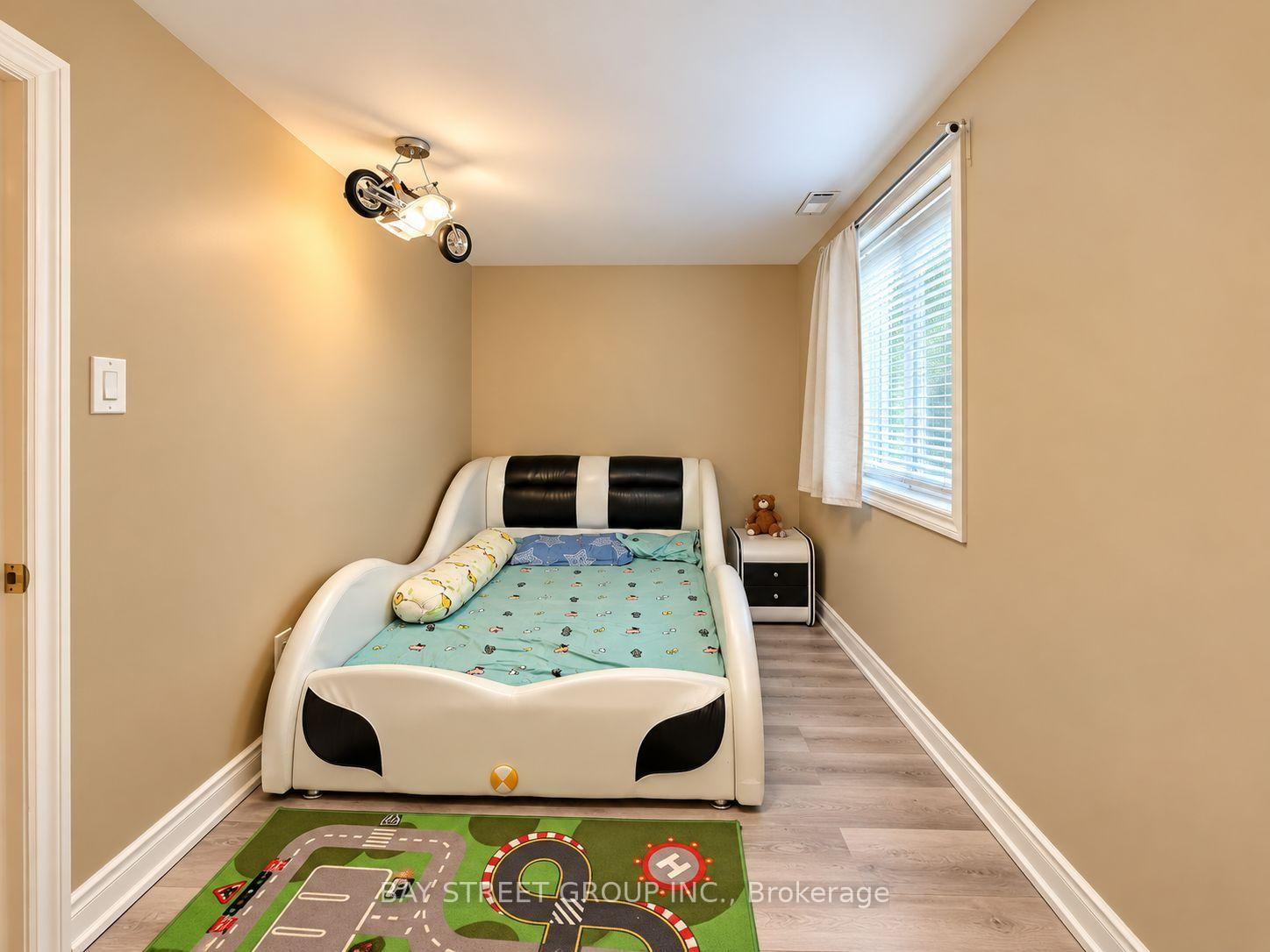 Photo 21 of 111 Fred Varley Drive, Markham, Unionville — HOMEH