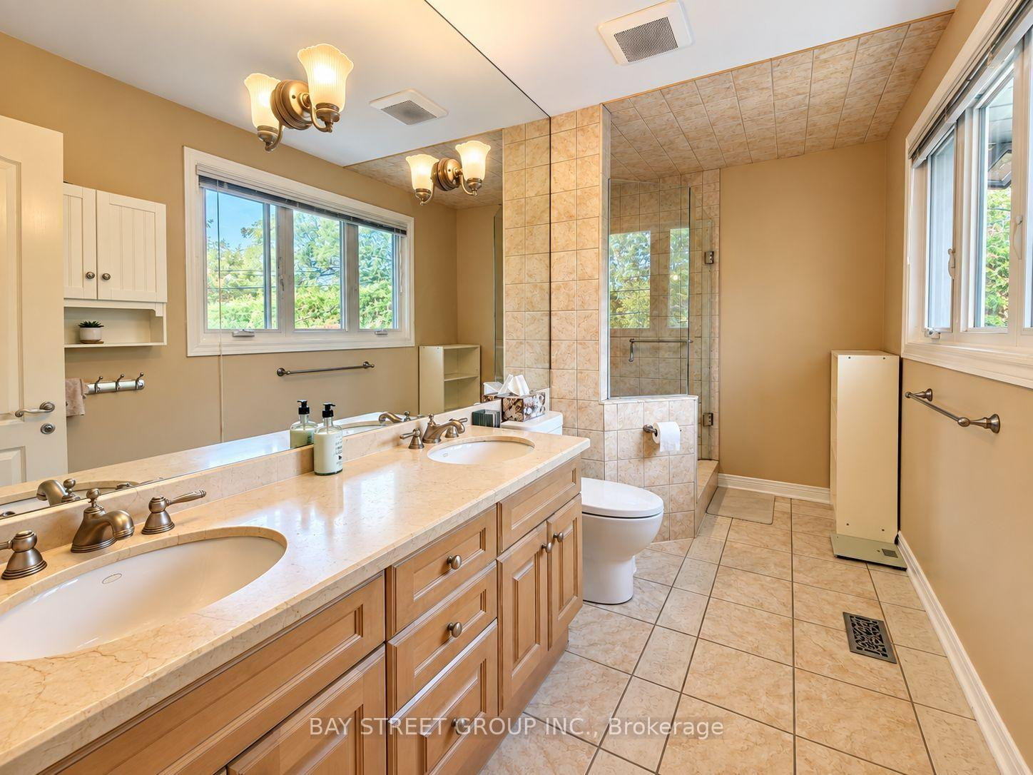 Photo 25 of 111 Fred Varley Drive, Markham, Unionville — HOMEH