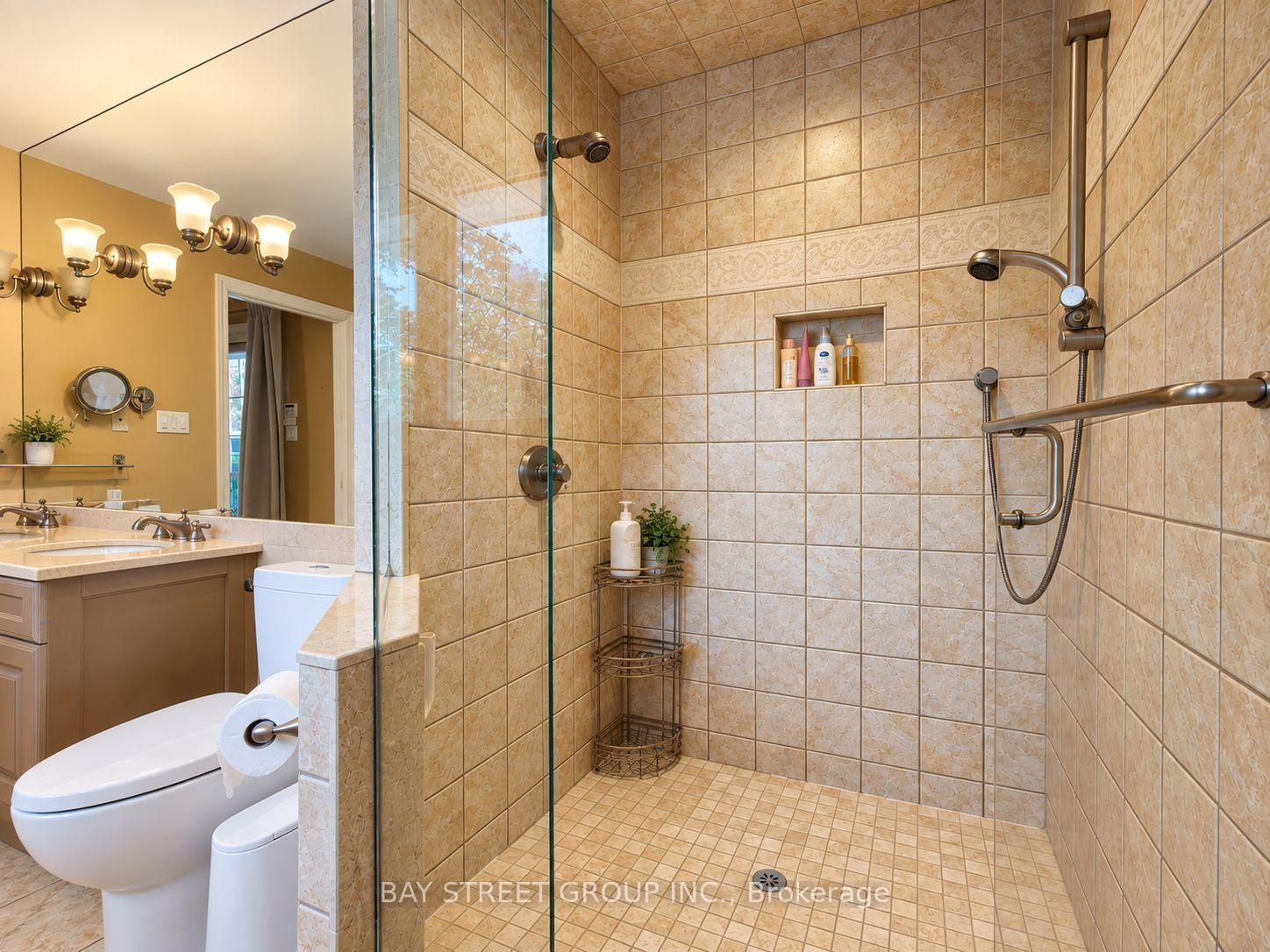 Photo 26 of 111 Fred Varley Drive, Markham, Unionville — HOMEH