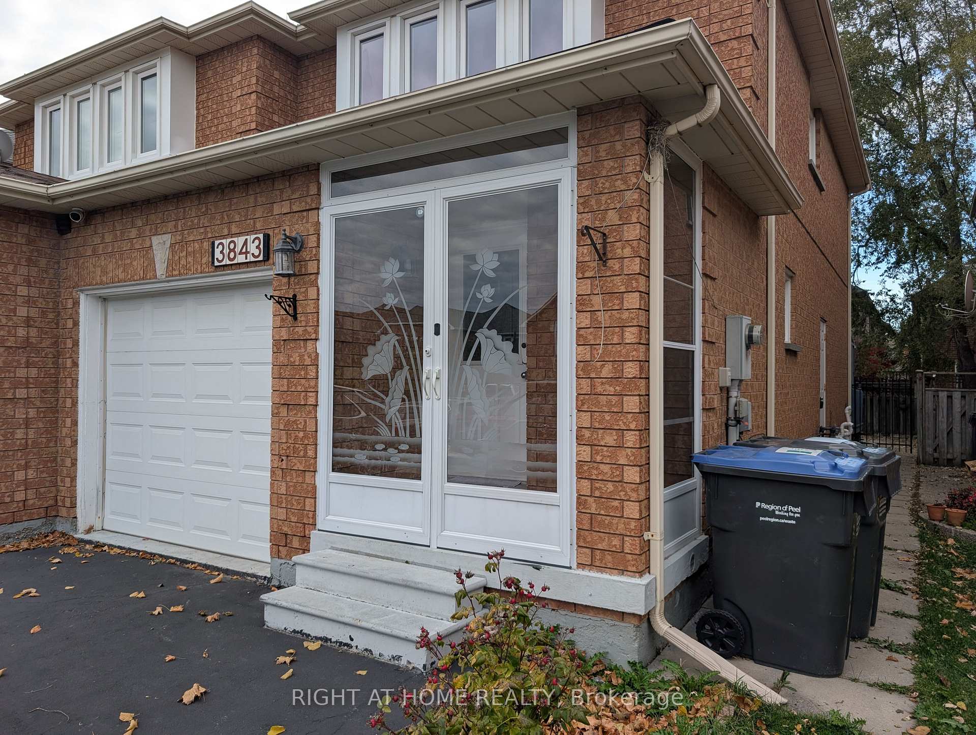 Photo 3 of Unit Upper, 3843 Densbury Drive, Mississauga, Lisgar — HOMEH