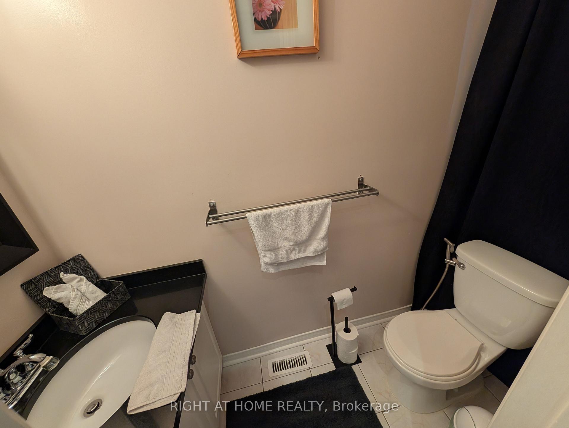 Photo 6 of Unit Upper, 3843 Densbury Drive, Mississauga, Lisgar — HOMEH