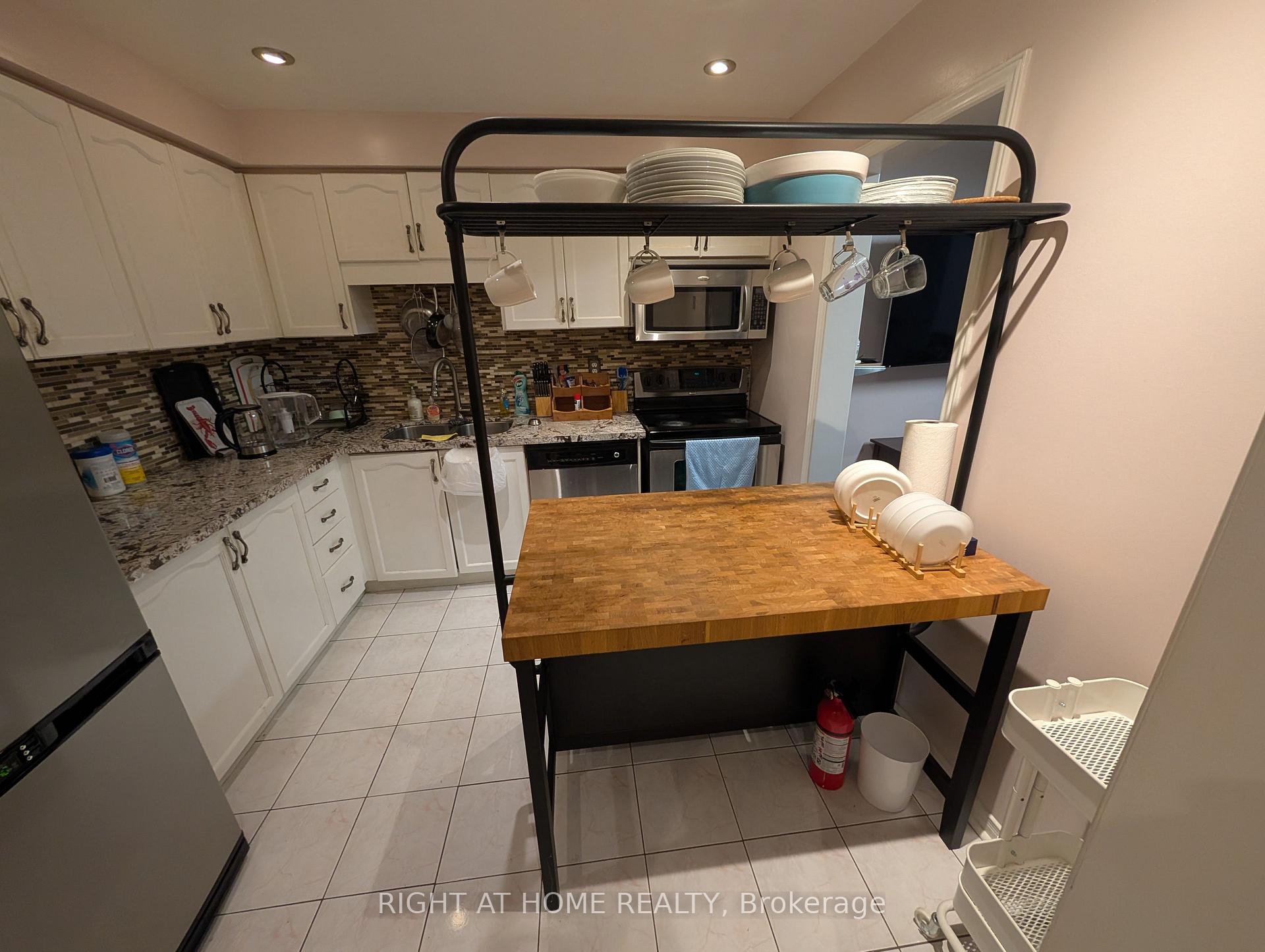 Photo 10 of Unit Upper, 3843 Densbury Drive, Mississauga, Lisgar — HOMEH