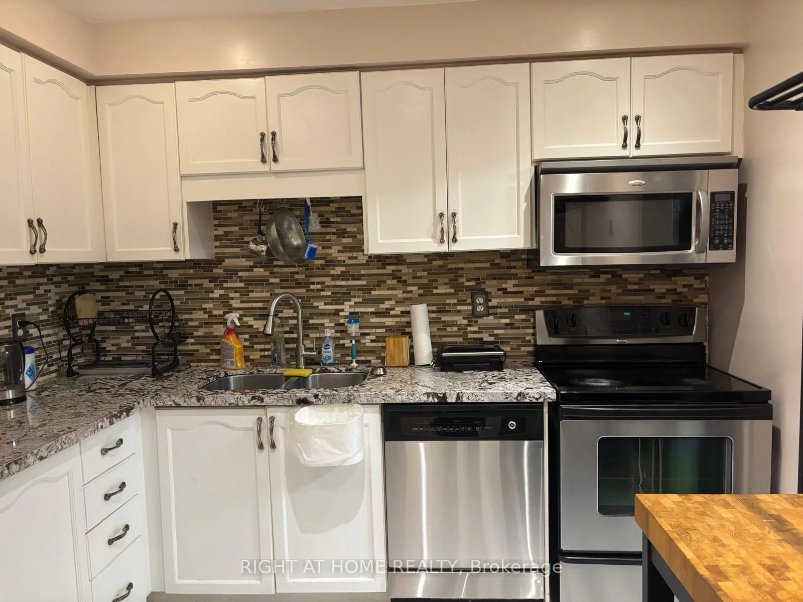 Photo 7 of Unit Upper, 3843 Densbury Drive, Mississauga, Lisgar — HOMEH