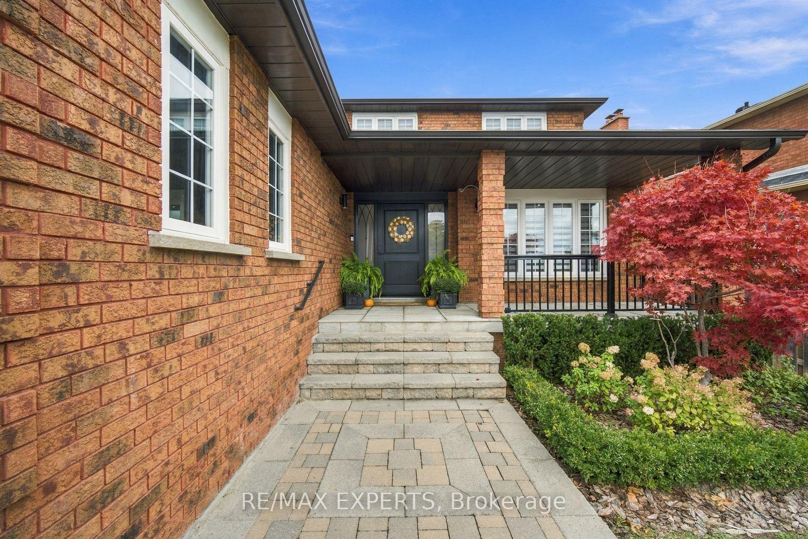 Photo 4 of 36 Jade Crescent, Vaughan, West Woodbridge — HOMEH