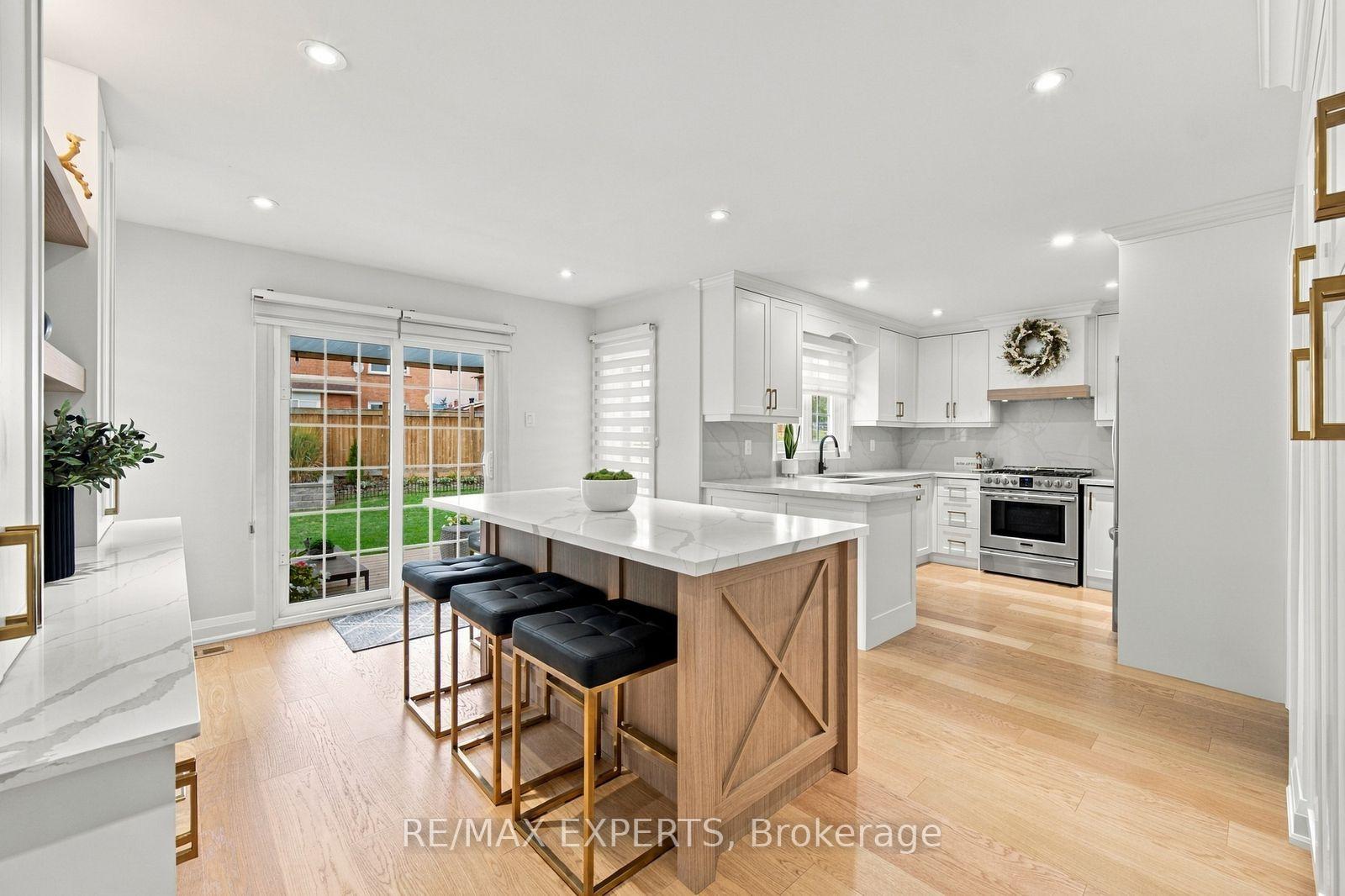 Photo 12 of 36 Jade Crescent, Vaughan, West Woodbridge — HOMEH