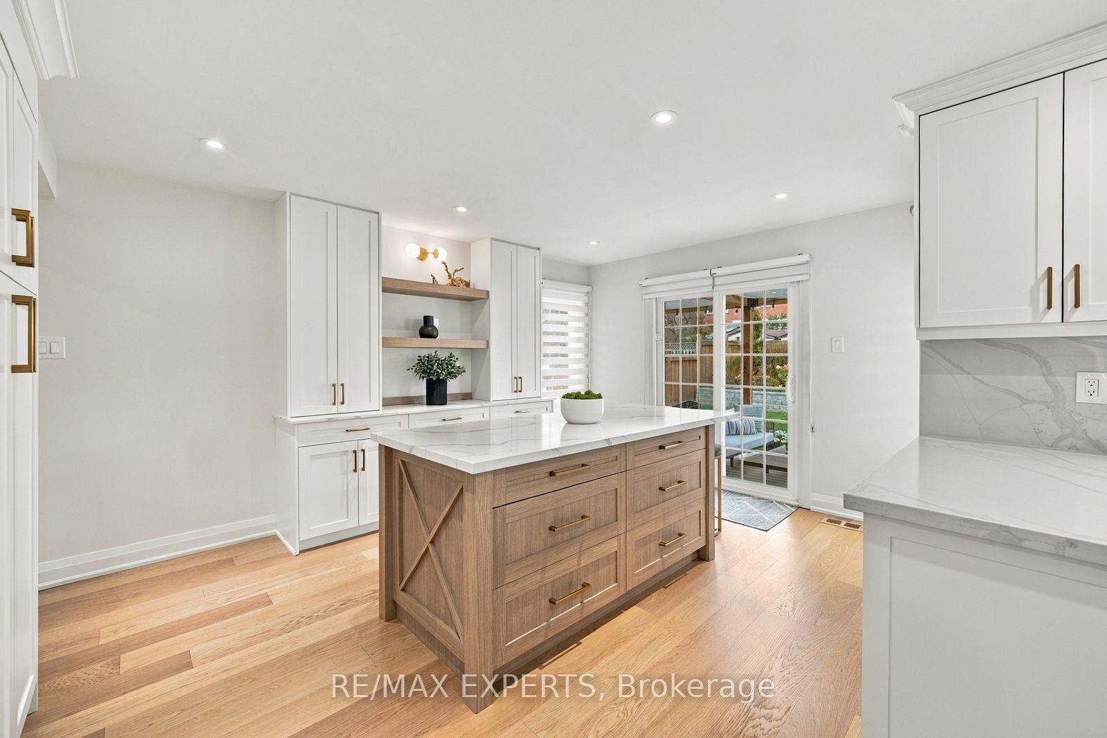 Photo 14 of 36 Jade Crescent, Vaughan, West Woodbridge — HOMEH
