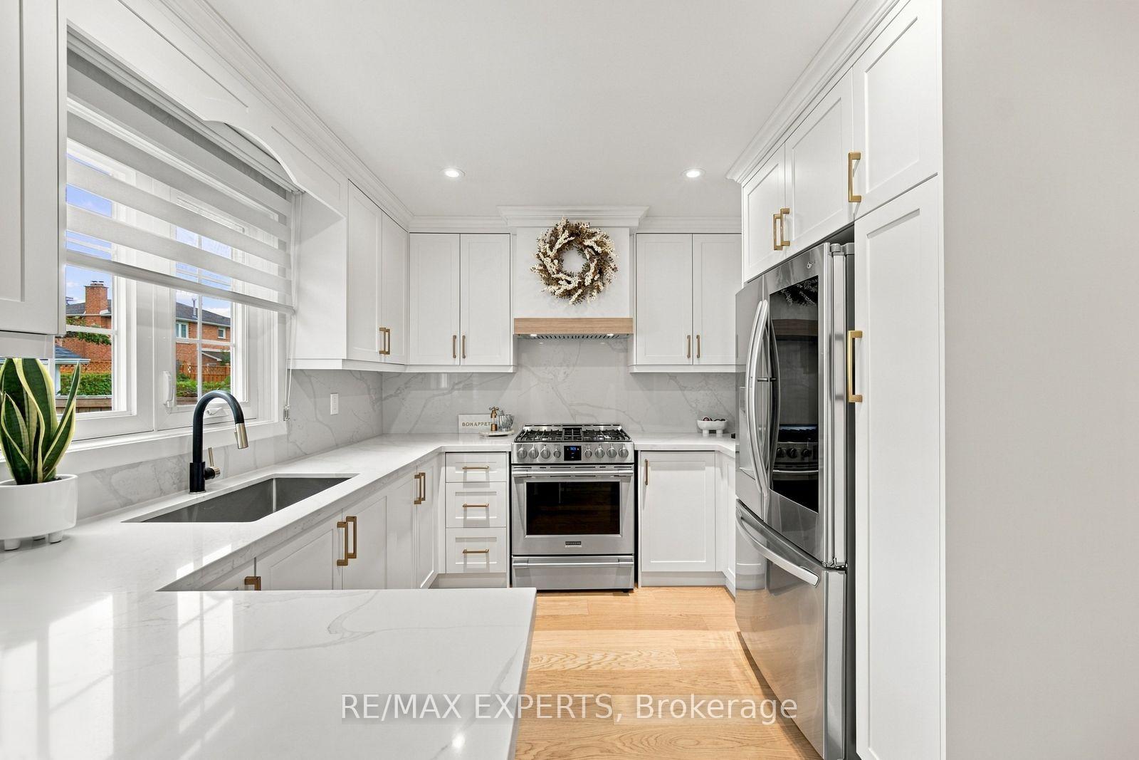 Photo 16 of 36 Jade Crescent, Vaughan, West Woodbridge — HOMEH