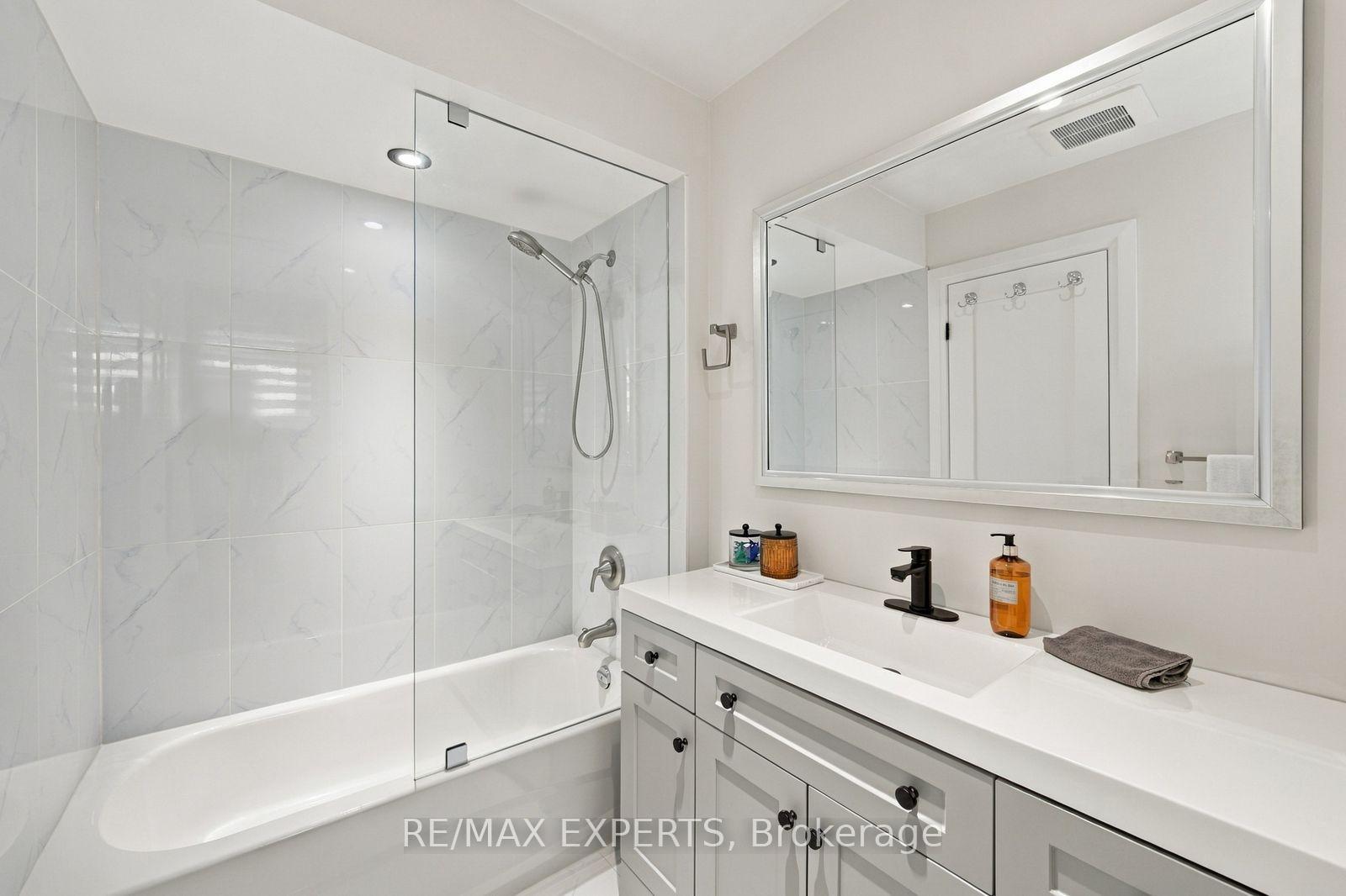 Photo 31 of 36 Jade Crescent, Vaughan, West Woodbridge — HOMEH