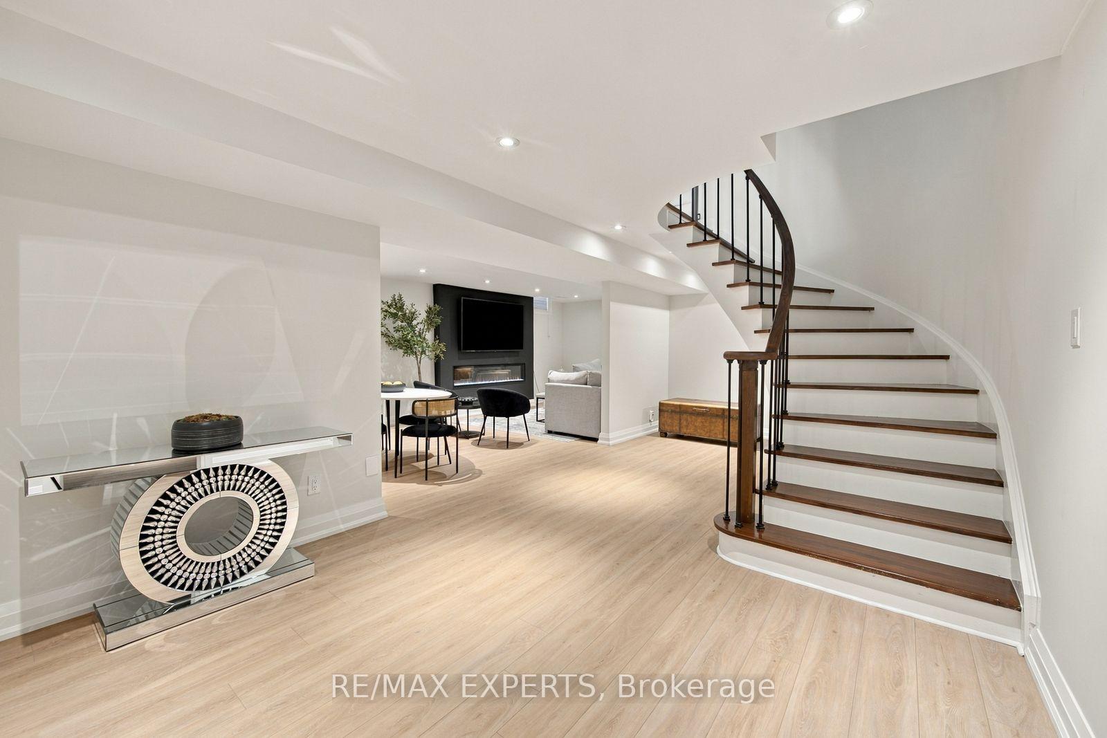Photo 32 of 36 Jade Crescent, Vaughan, West Woodbridge — HOMEH