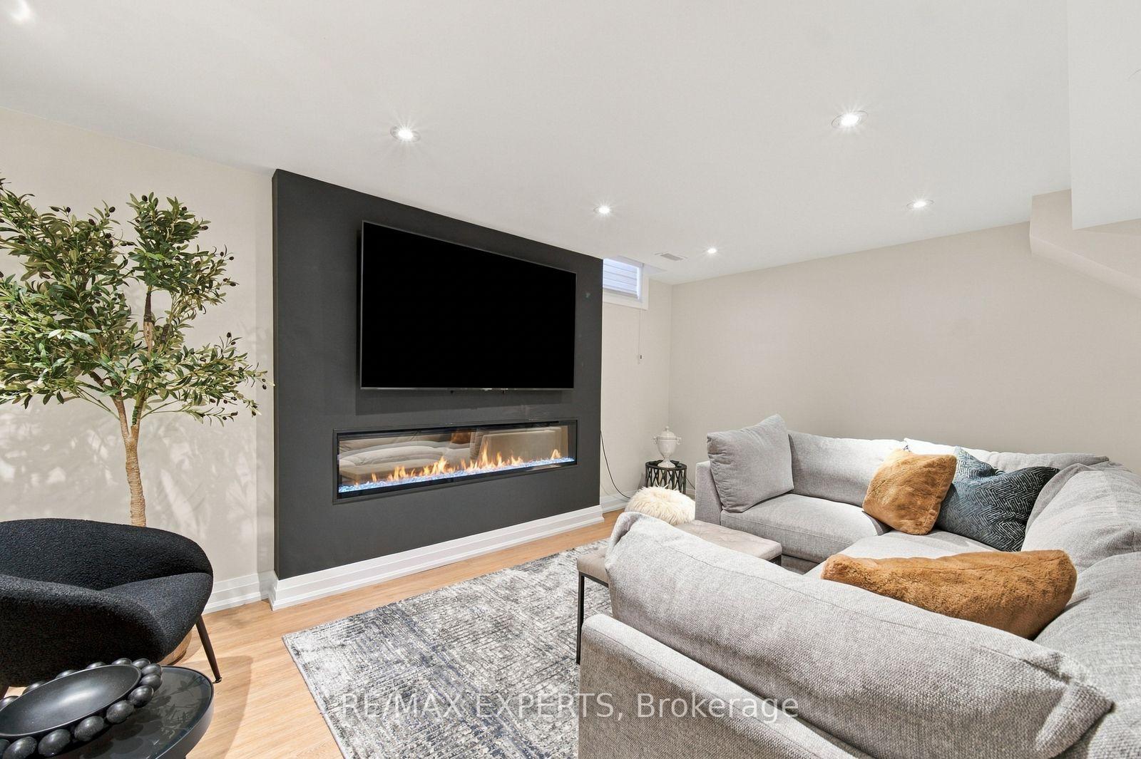 Photo 34 of 36 Jade Crescent, Vaughan, West Woodbridge — HOMEH