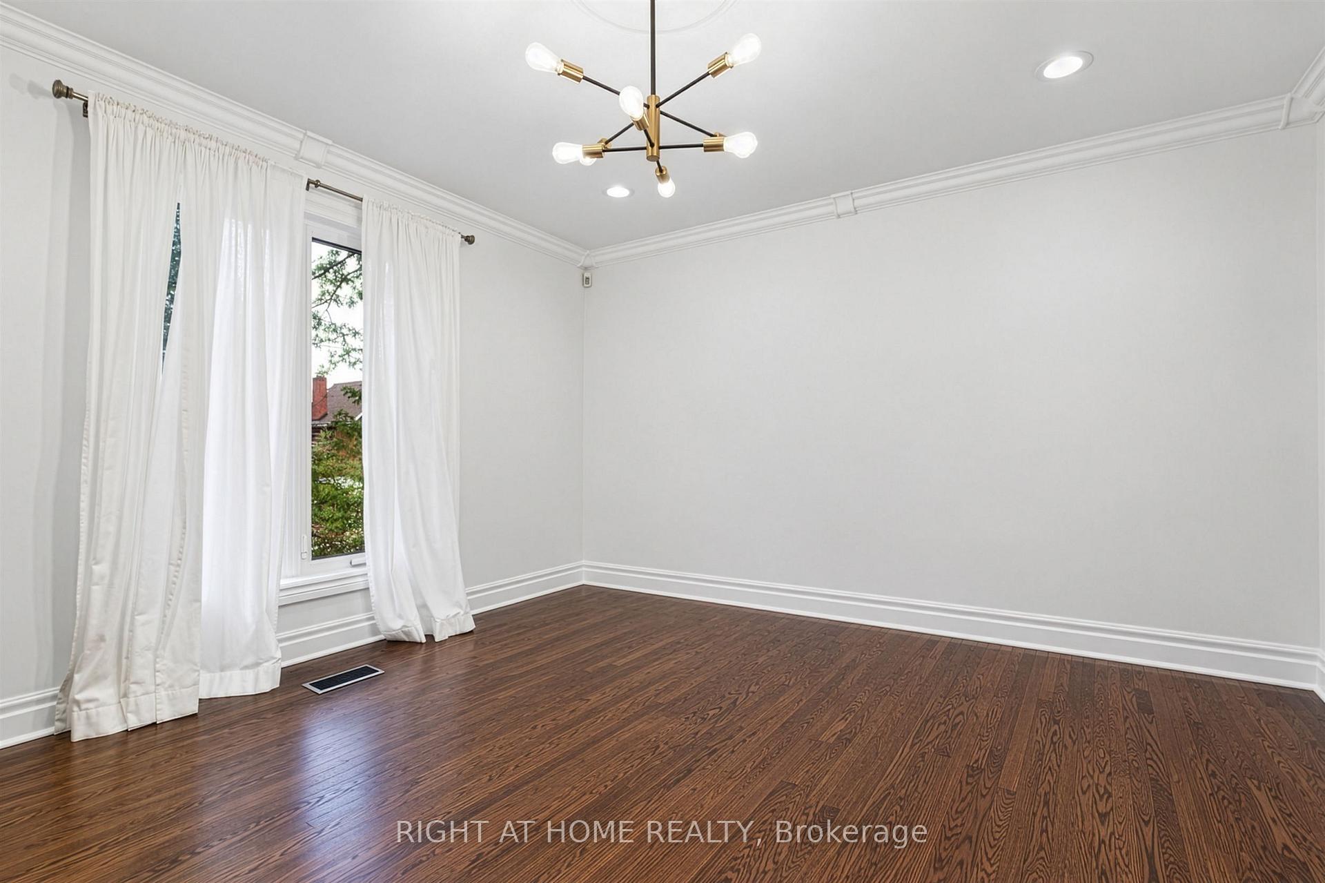 Photo 4 of 50 Gardenvale Road, Etobicoke, Stonegate-Queensway — HOMEH
