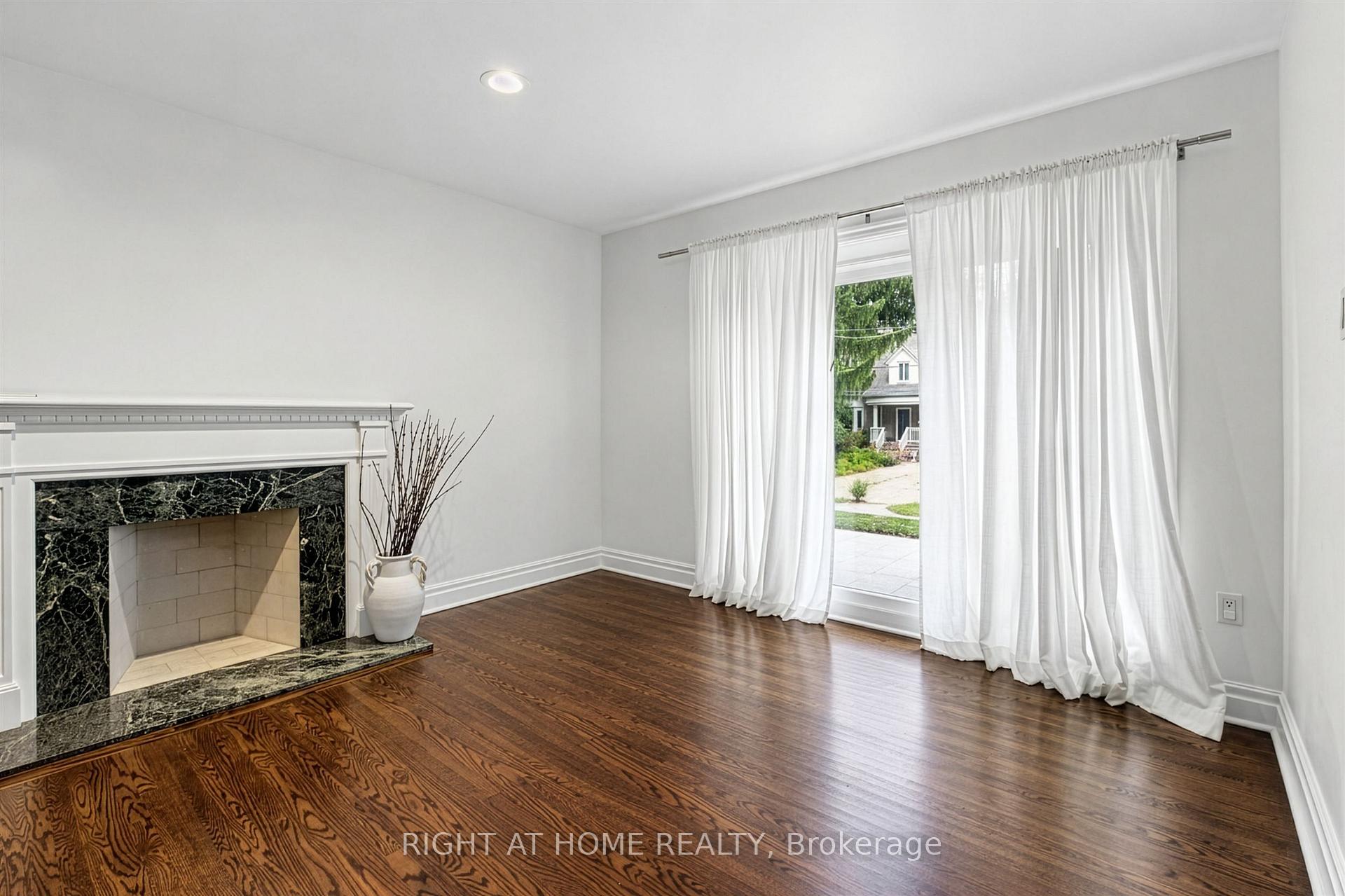 Photo 6 of 50 Gardenvale Road, Etobicoke, Stonegate-Queensway — HOMEH