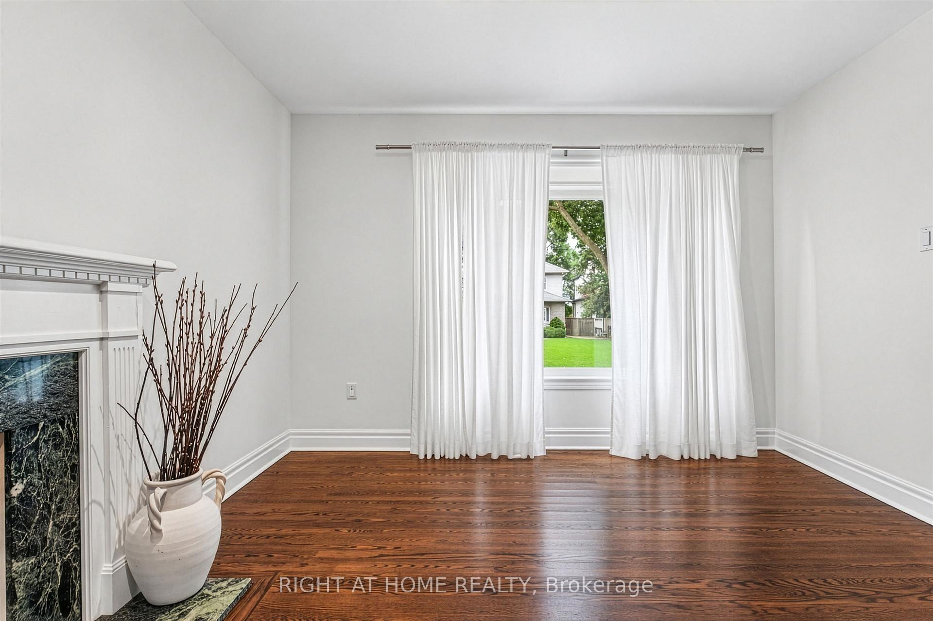 Photo 7 of 50 Gardenvale Road, Etobicoke, Stonegate-Queensway — HOMEH