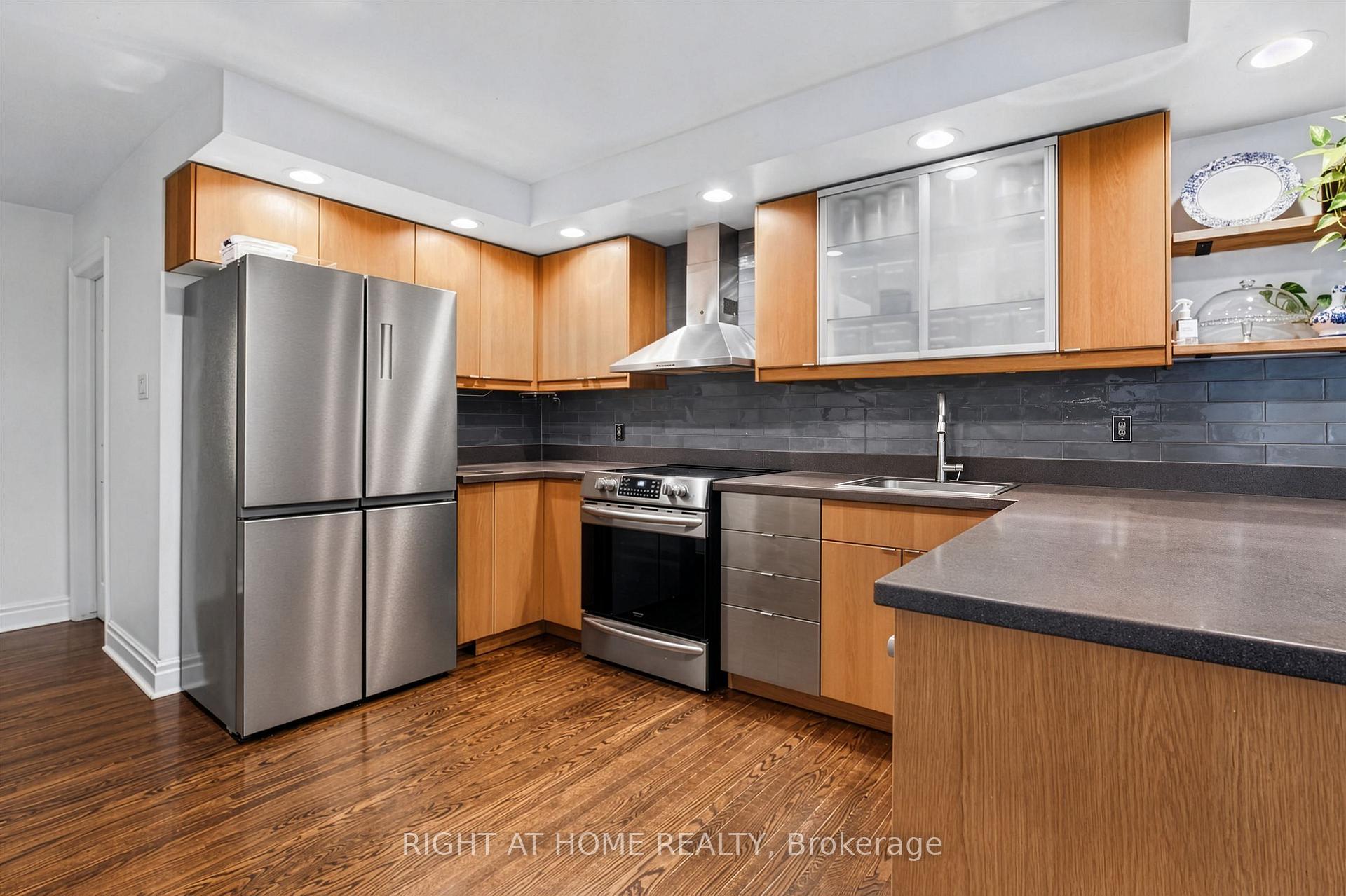 Photo 11 of 50 Gardenvale Road, Etobicoke, Stonegate-Queensway — HOMEH