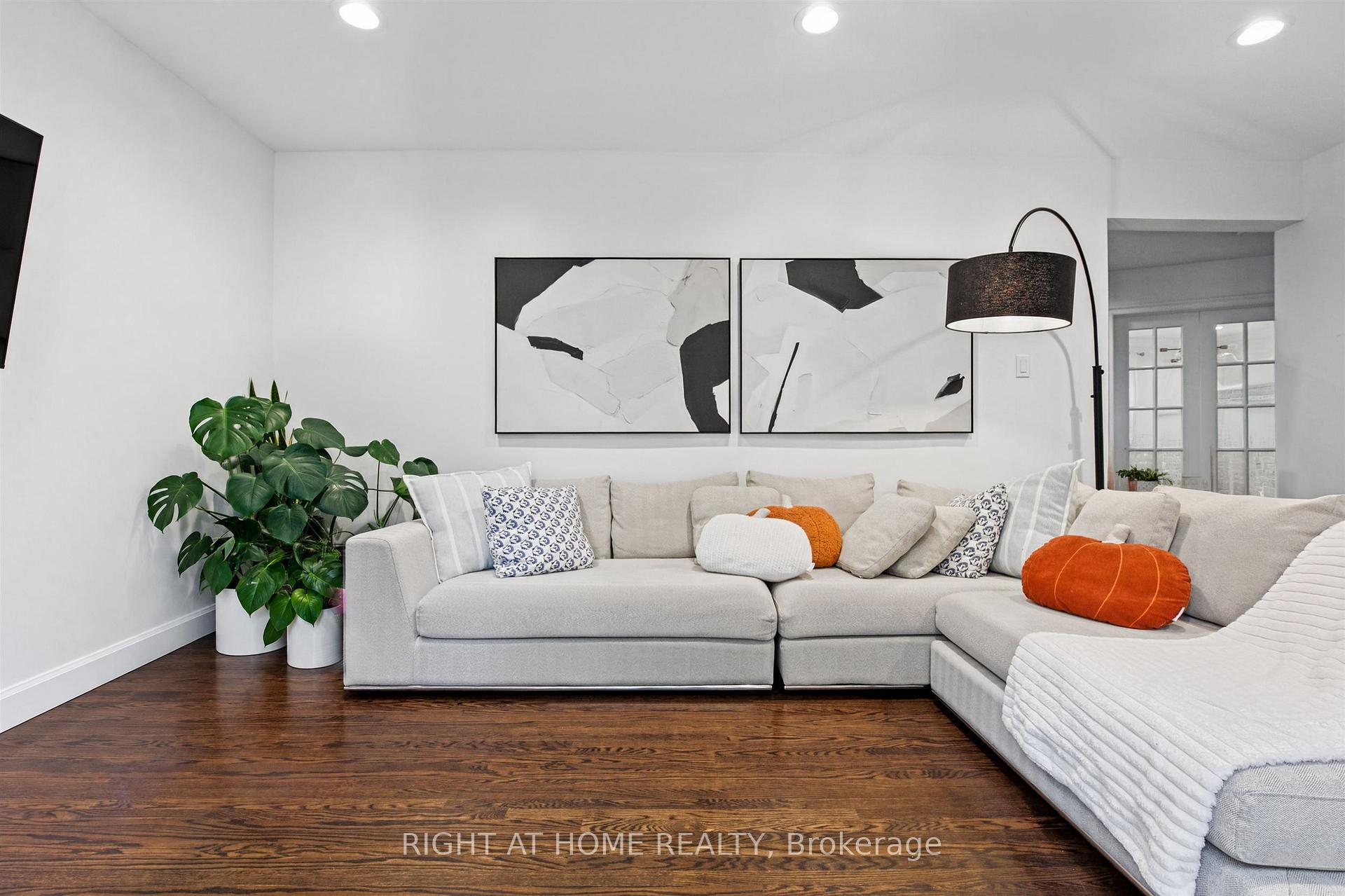 Photo 17 of 50 Gardenvale Road, Etobicoke, Stonegate-Queensway — HOMEH