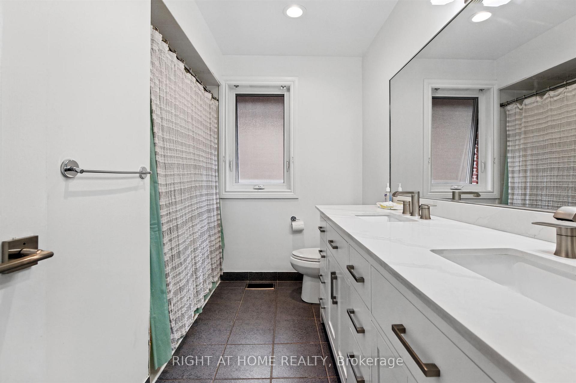 Photo 34 of 50 Gardenvale Road, Etobicoke, Stonegate-Queensway — HOMEH