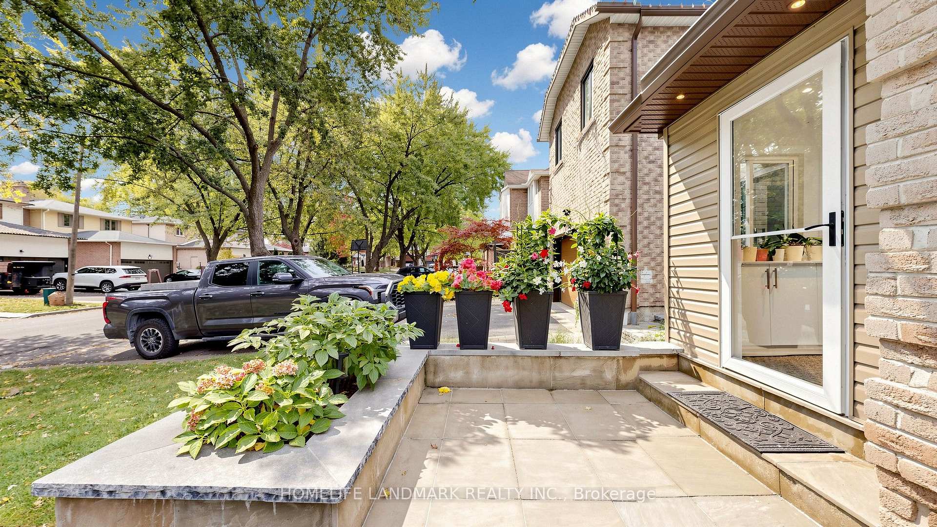 Photo 3 of 4 Bishop Crescent, Markham, Markham Village — HOMEH