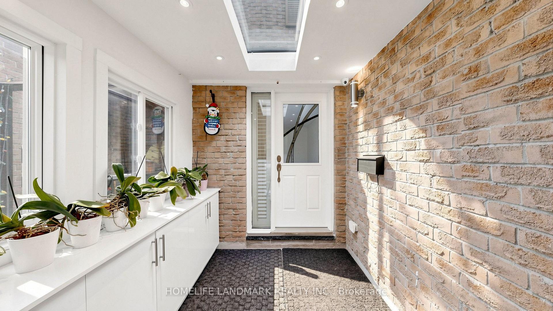 Photo 4 of 4 Bishop Crescent, Markham, Markham Village — HOMEH