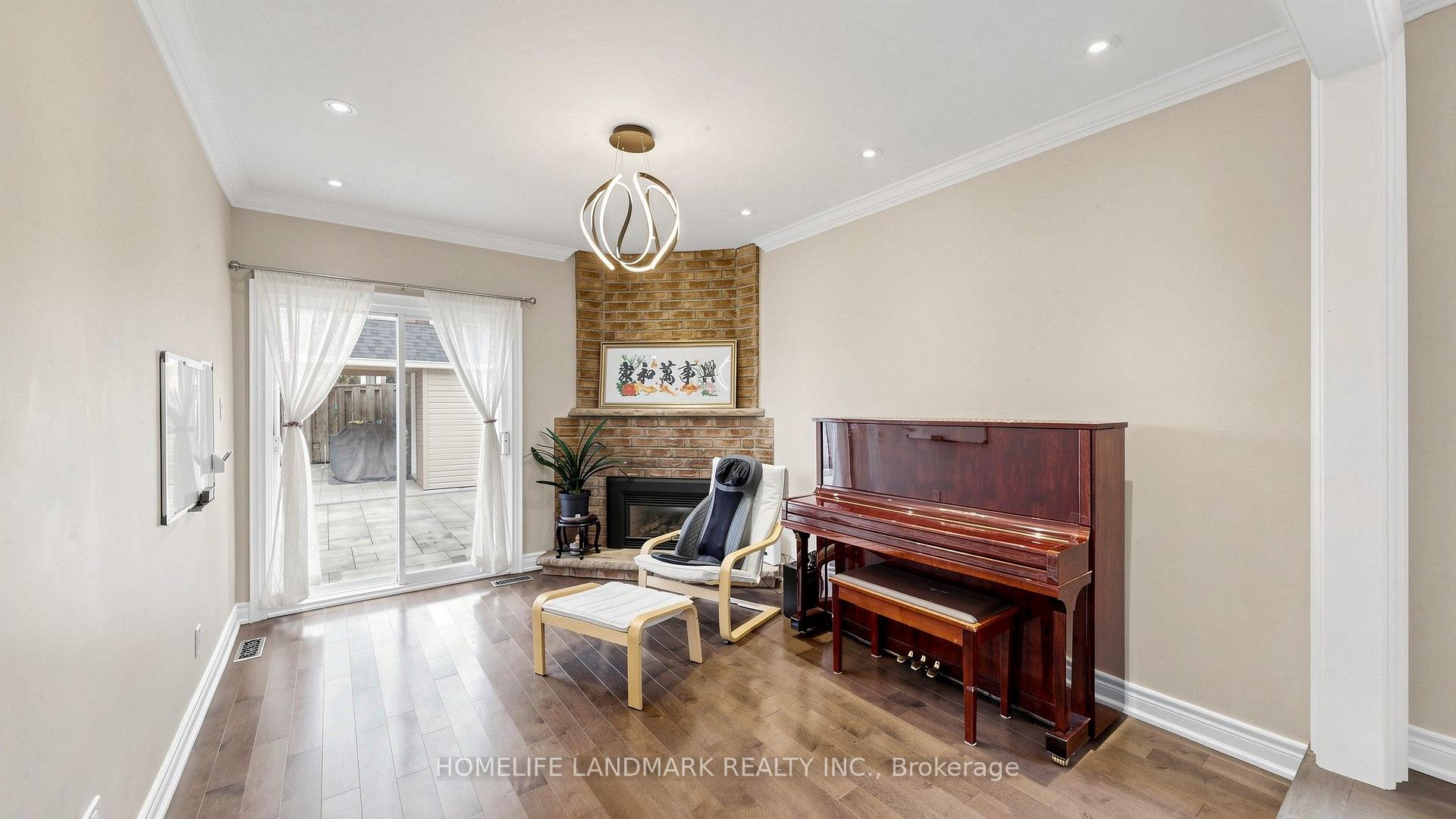 Photo 9 of 4 Bishop Crescent, Markham, Markham Village — HOMEH