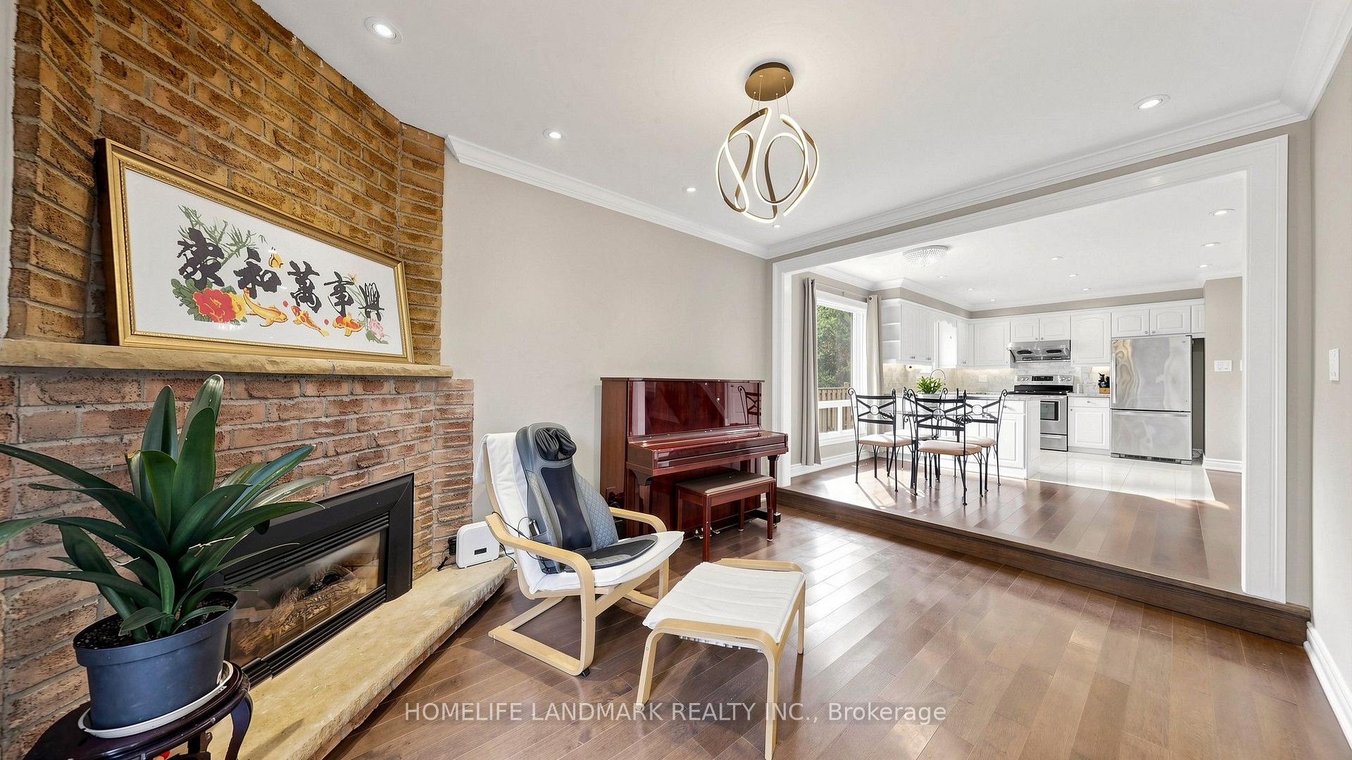 Photo 10 of 4 Bishop Crescent, Markham, Markham Village — HOMEH