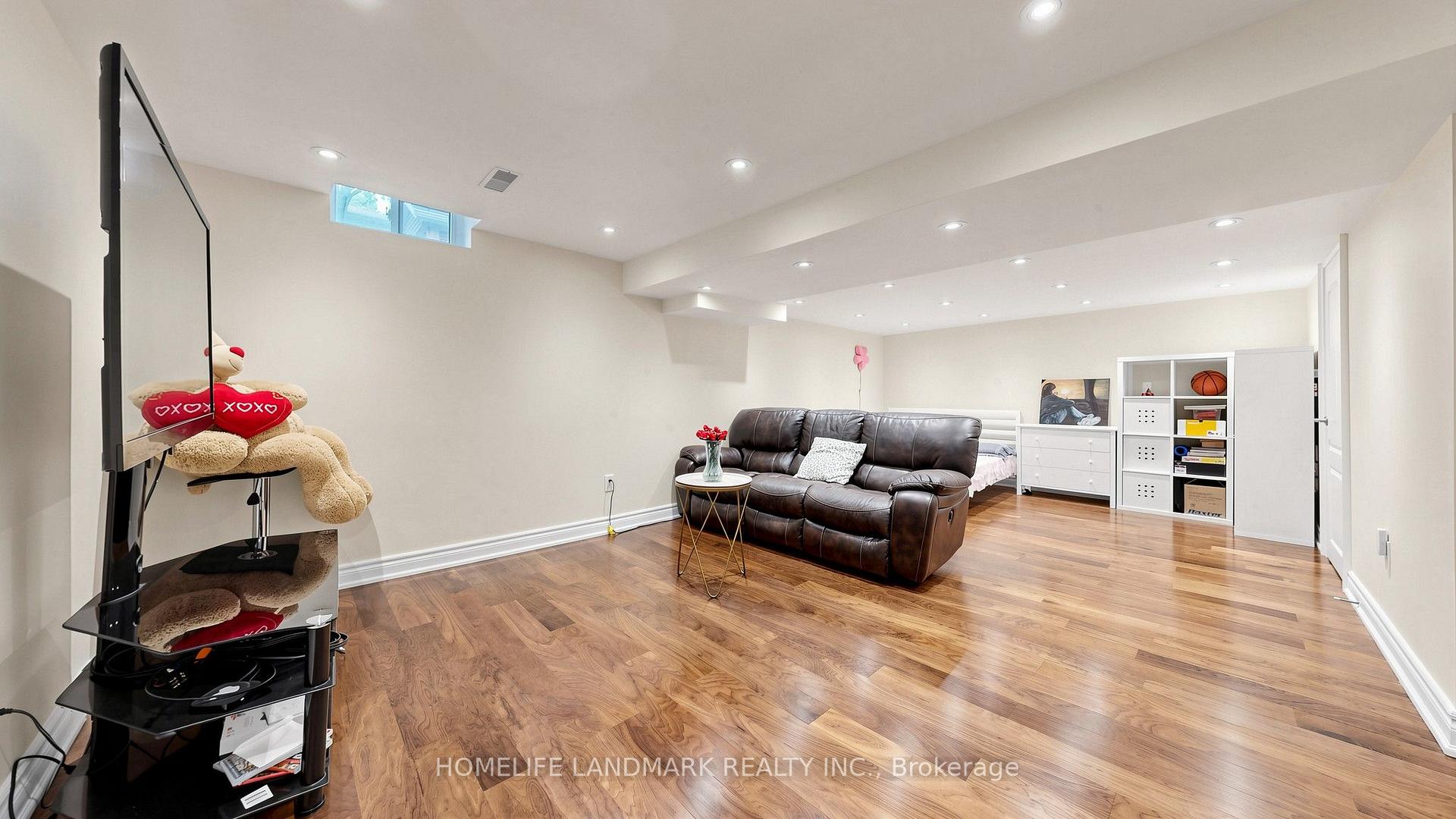 Photo 22 of 4 Bishop Crescent, Markham, Markham Village — HOMEH