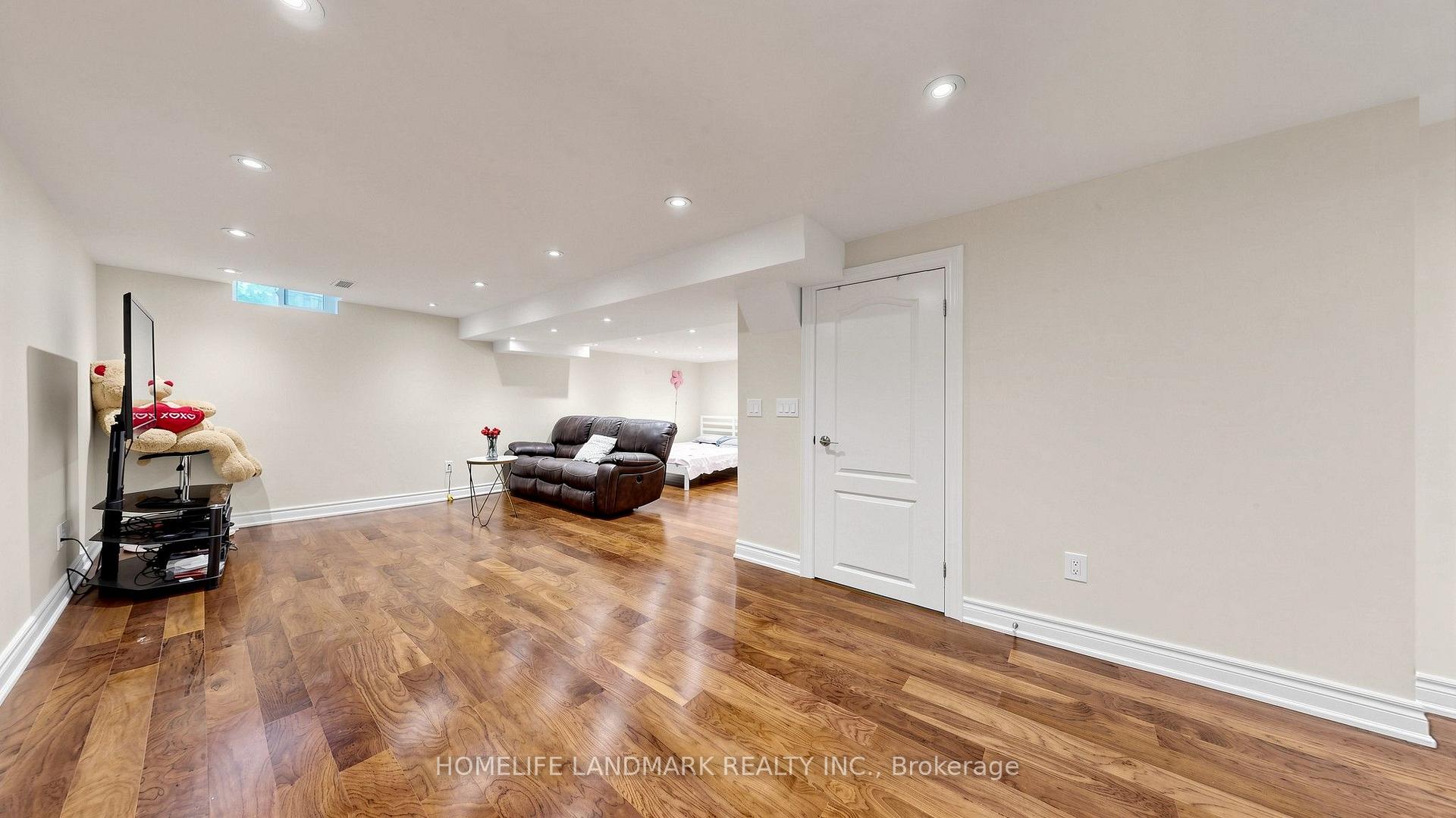 Photo 23 of 4 Bishop Crescent, Markham, Markham Village — HOMEH