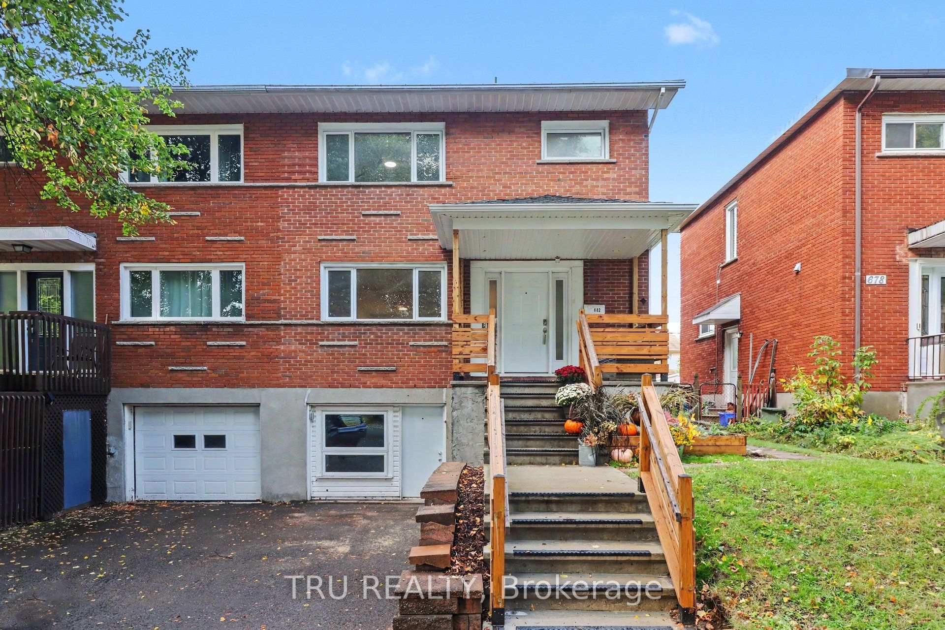 Photo 2 of 682 Morin Street, Ottawa, Castle Heights — HOMEH