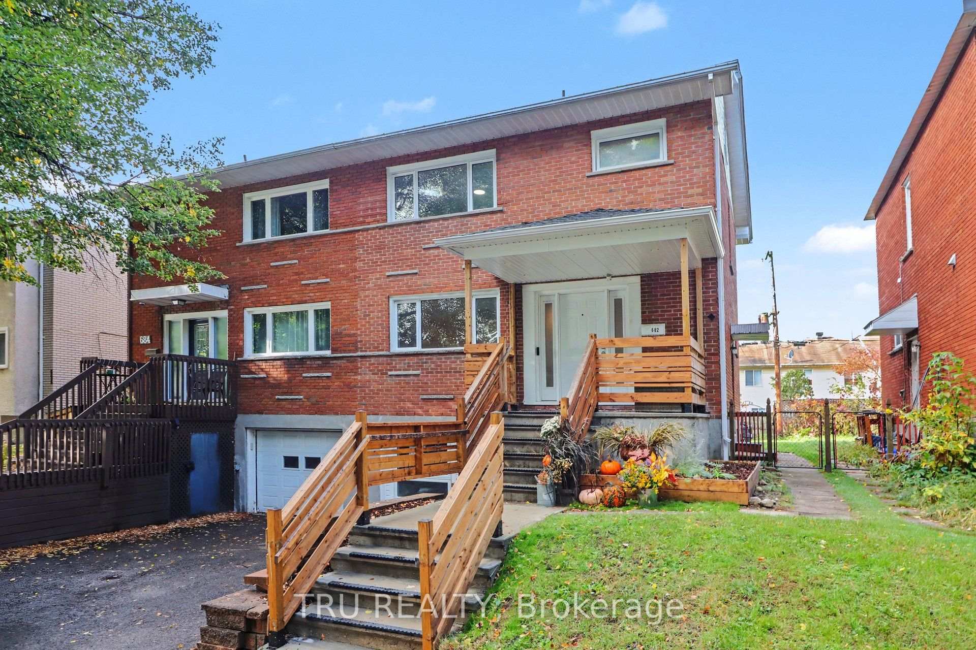 Photo 3 of 682 Morin Street, Ottawa, Castle Heights — HOMEH
