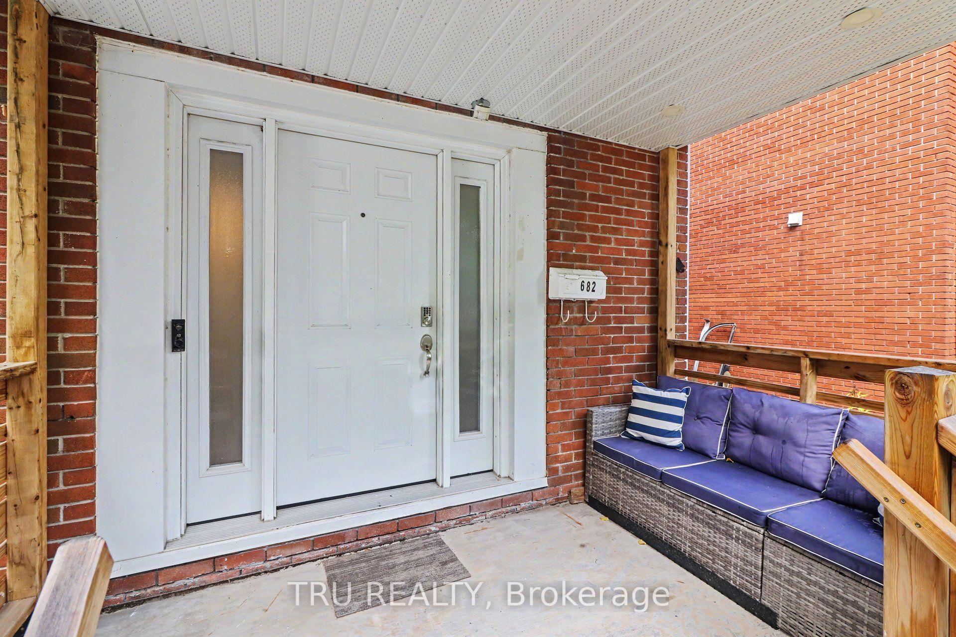 Photo 4 of 682 Morin Street, Ottawa, Castle Heights — HOMEH